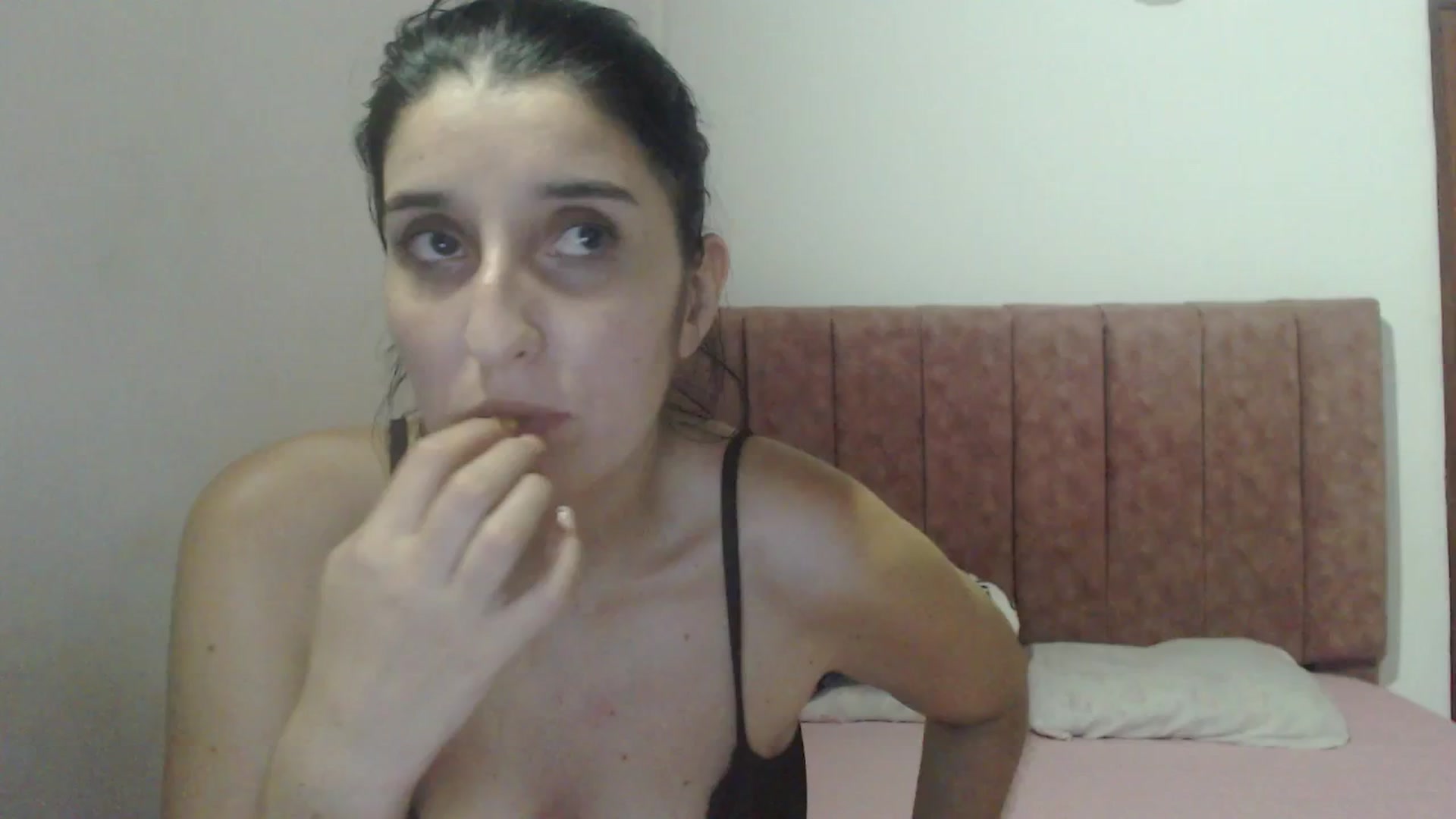 Gallery image thumbnail from Mao02's myfreecams stream on, 12/31/2024, 04:02 image 17 of 20