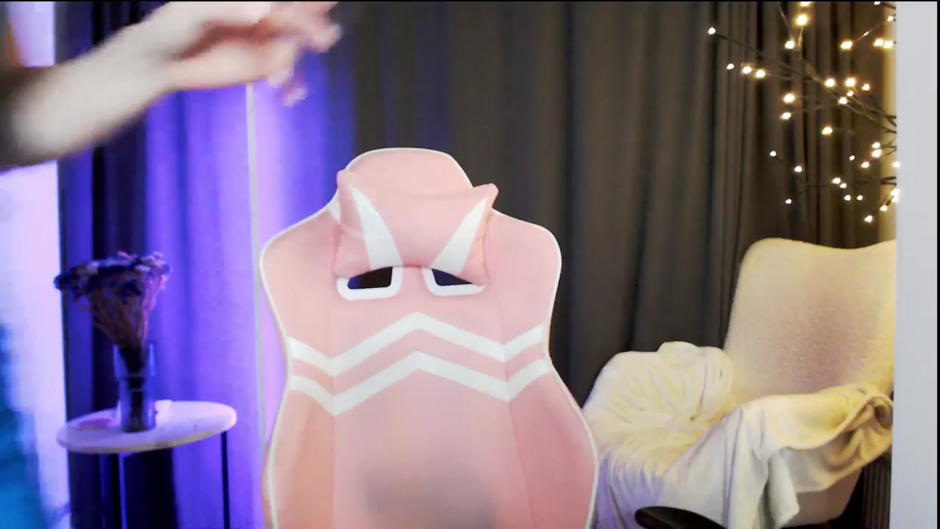 Gallery image thumbnail from MarTiny's myfreecams stream on, 10/20/2024, 01:33 image 3 of 20