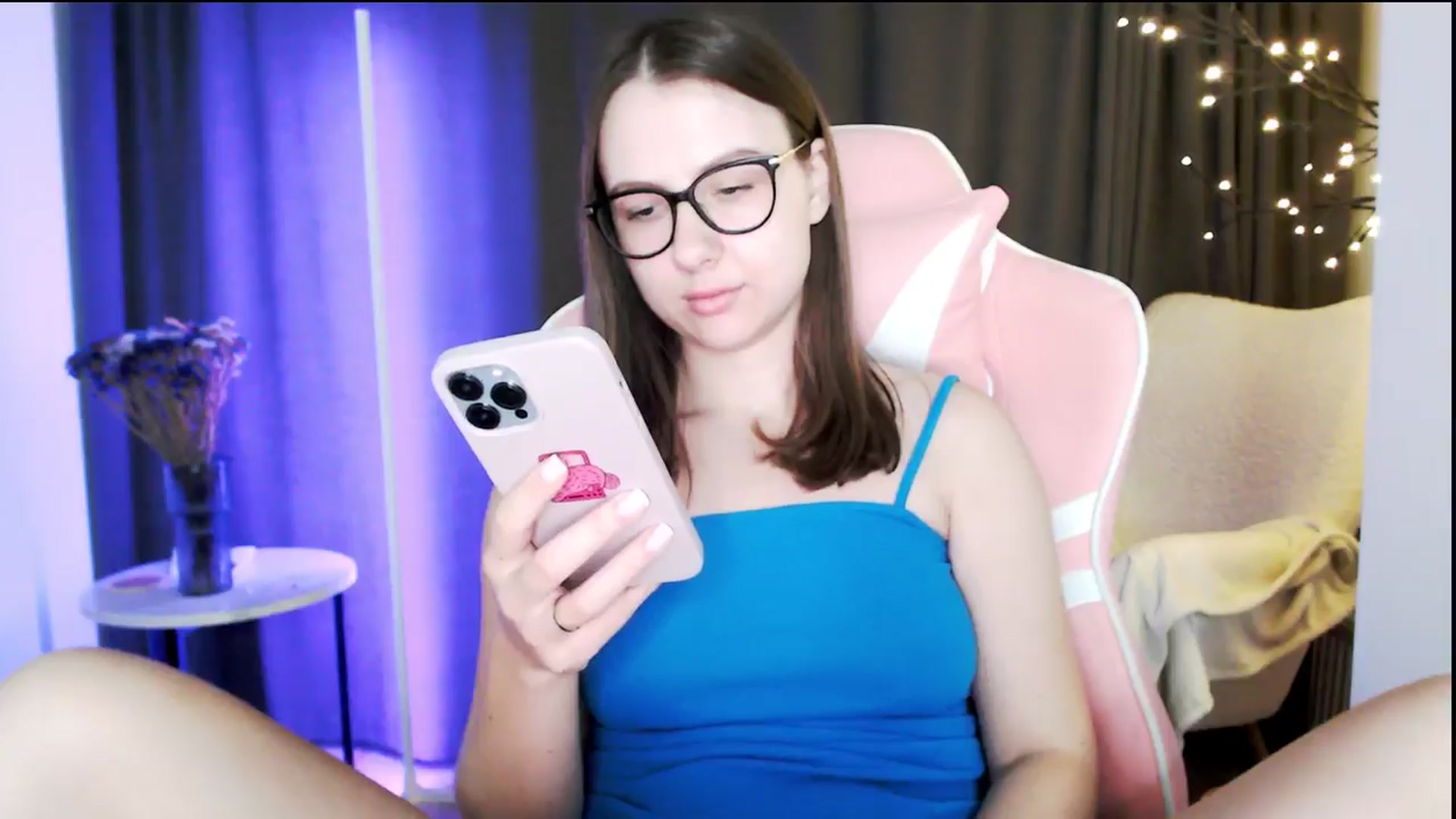 Gallery image thumbnail from MarTiny's myfreecams stream on, 10/20/2024, 01:33 image 12 of 20