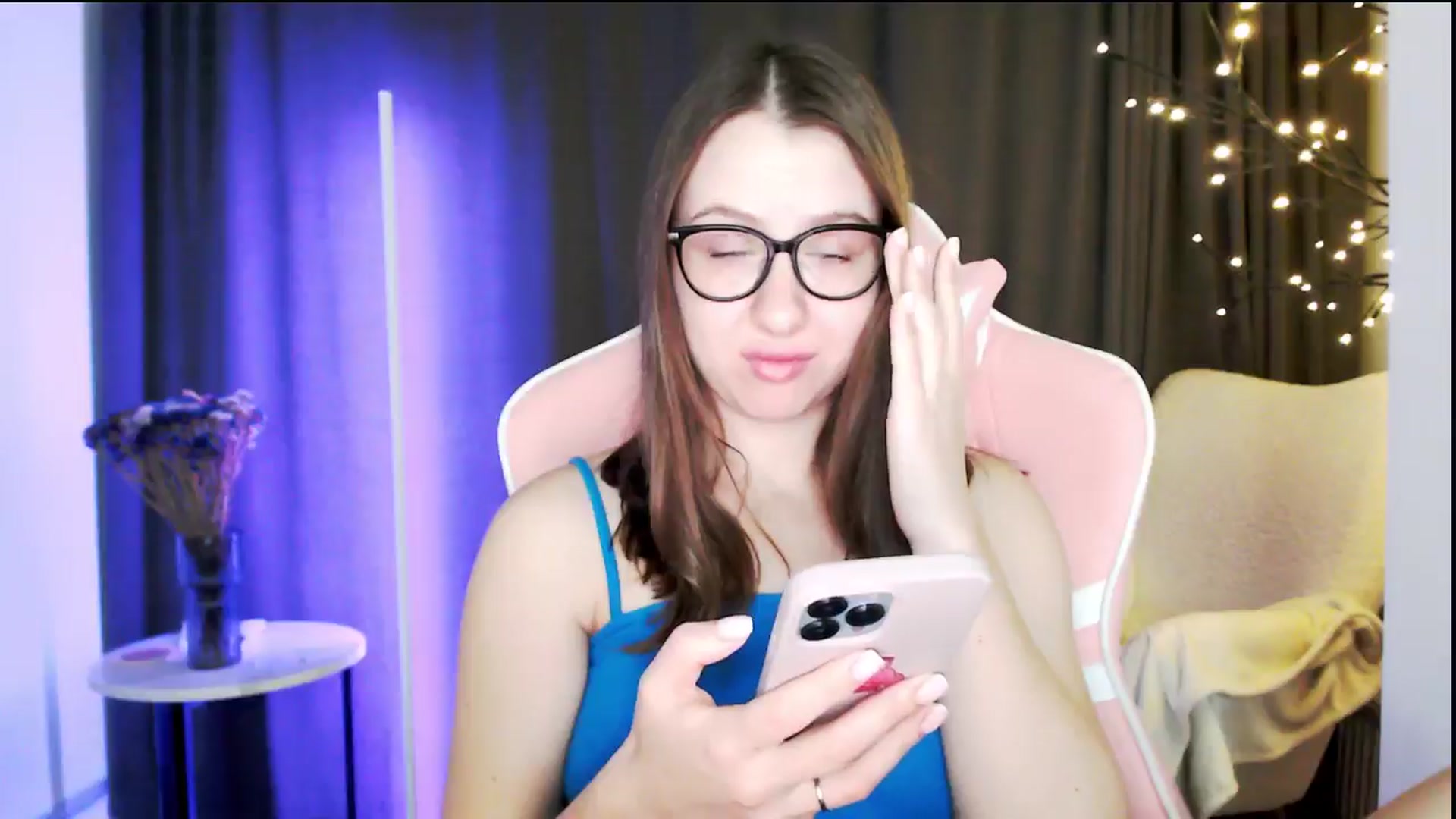 Gallery image thumbnail from MarTiny's myfreecams stream on, 10/20/2024, 01:33 image 4 of 20