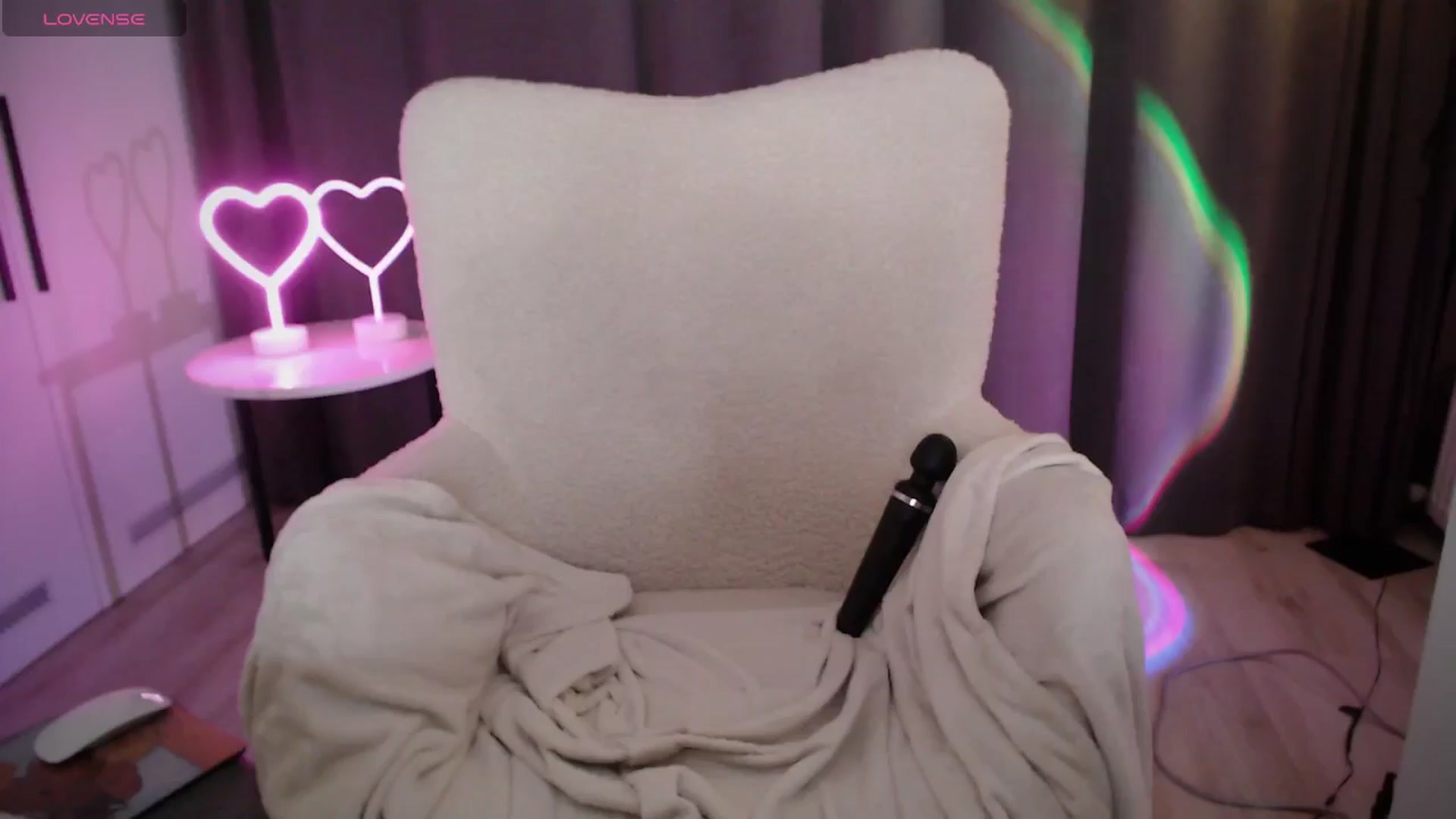 Gallery image thumbnail from MarTiny's myfreecams stream on, 08/10/2025, 24:13 image 13 of 20