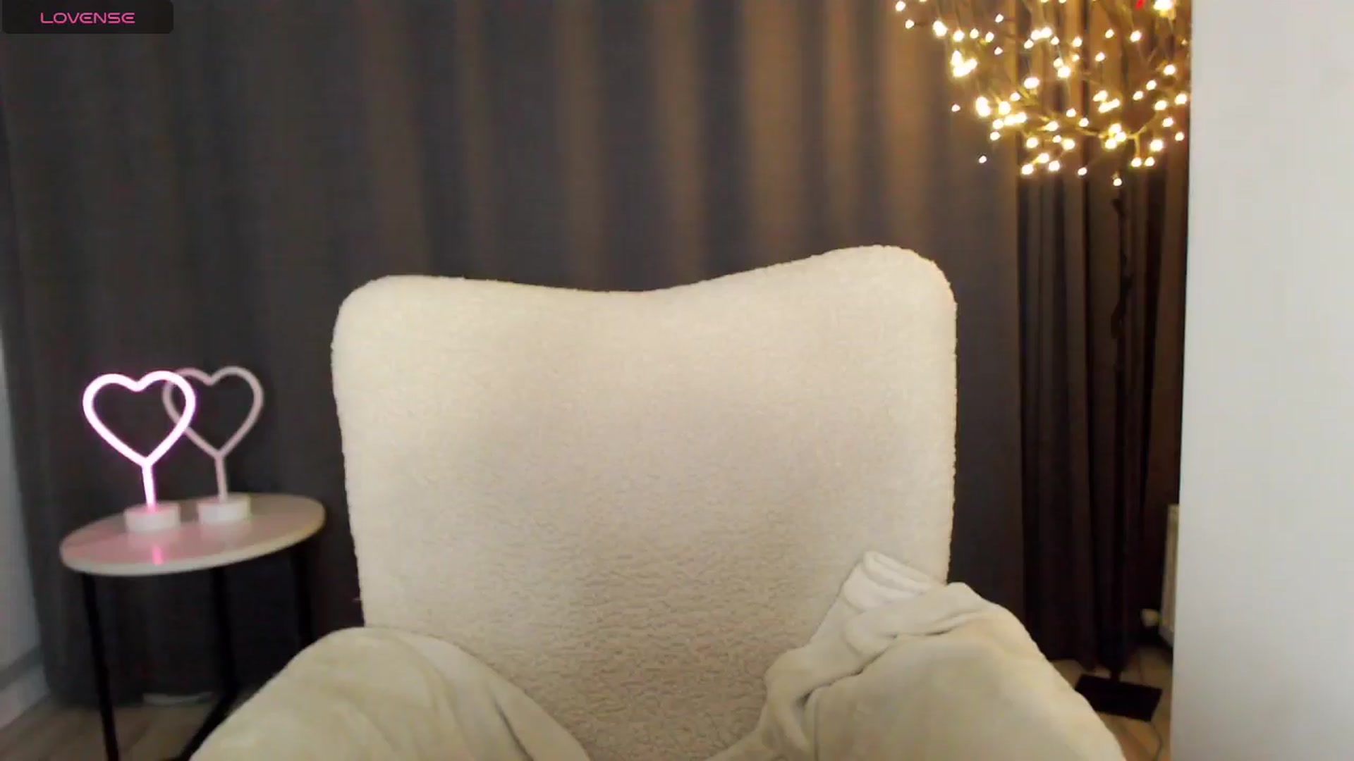 Gallery image thumbnail from MarTiny's myfreecams stream on, 08/16/2025, 23:15 image 7 of 20