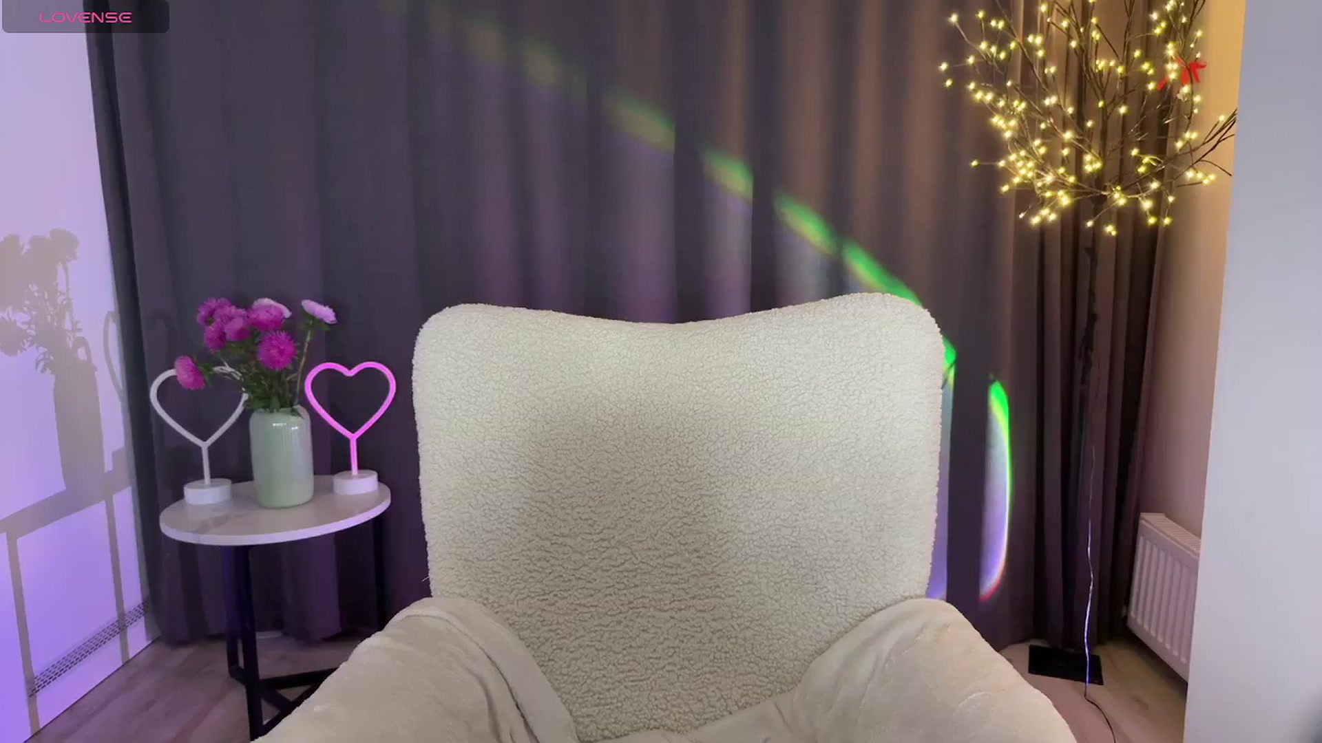 Gallery image thumbnail from MarTiny's myfreecams stream on, 09/04/2025, 01:02 image 12 of 20