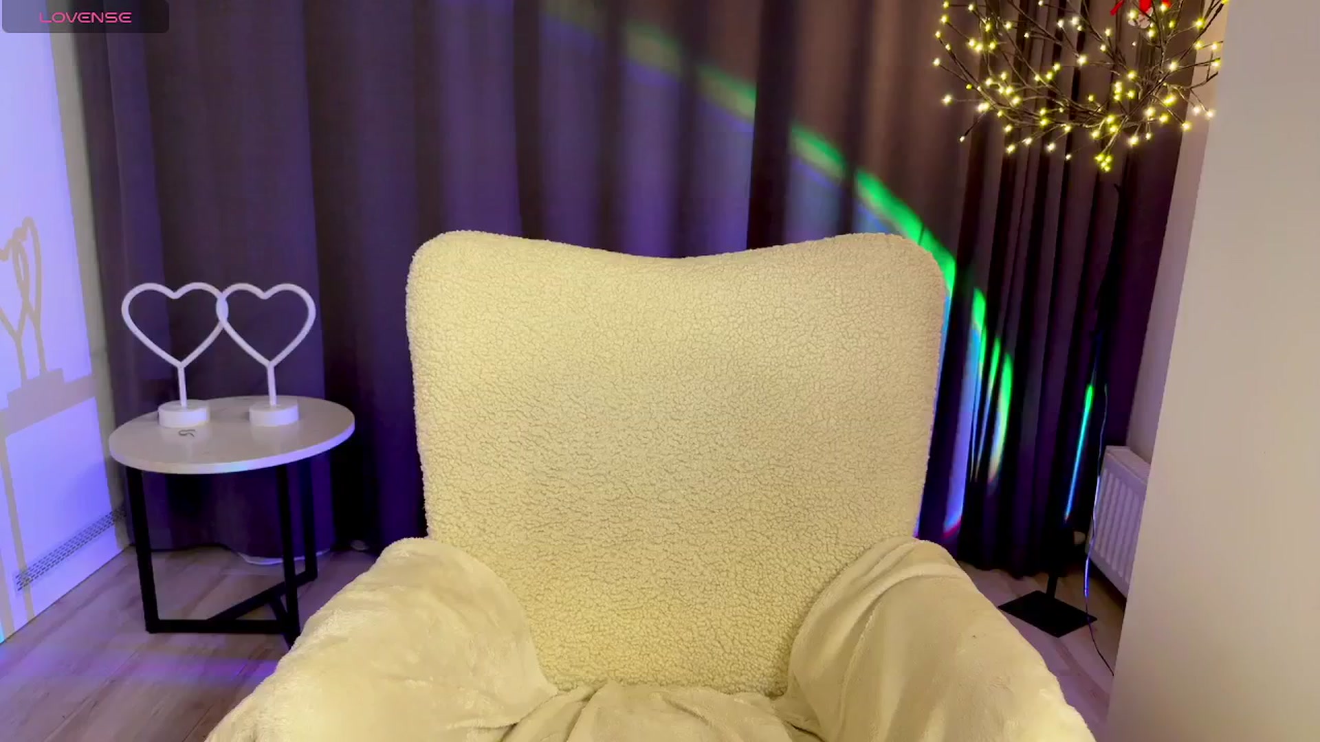 Gallery image thumbnail from MarTiny's myfreecams stream on, 09/21/2025, 02:41 image 18 of 20