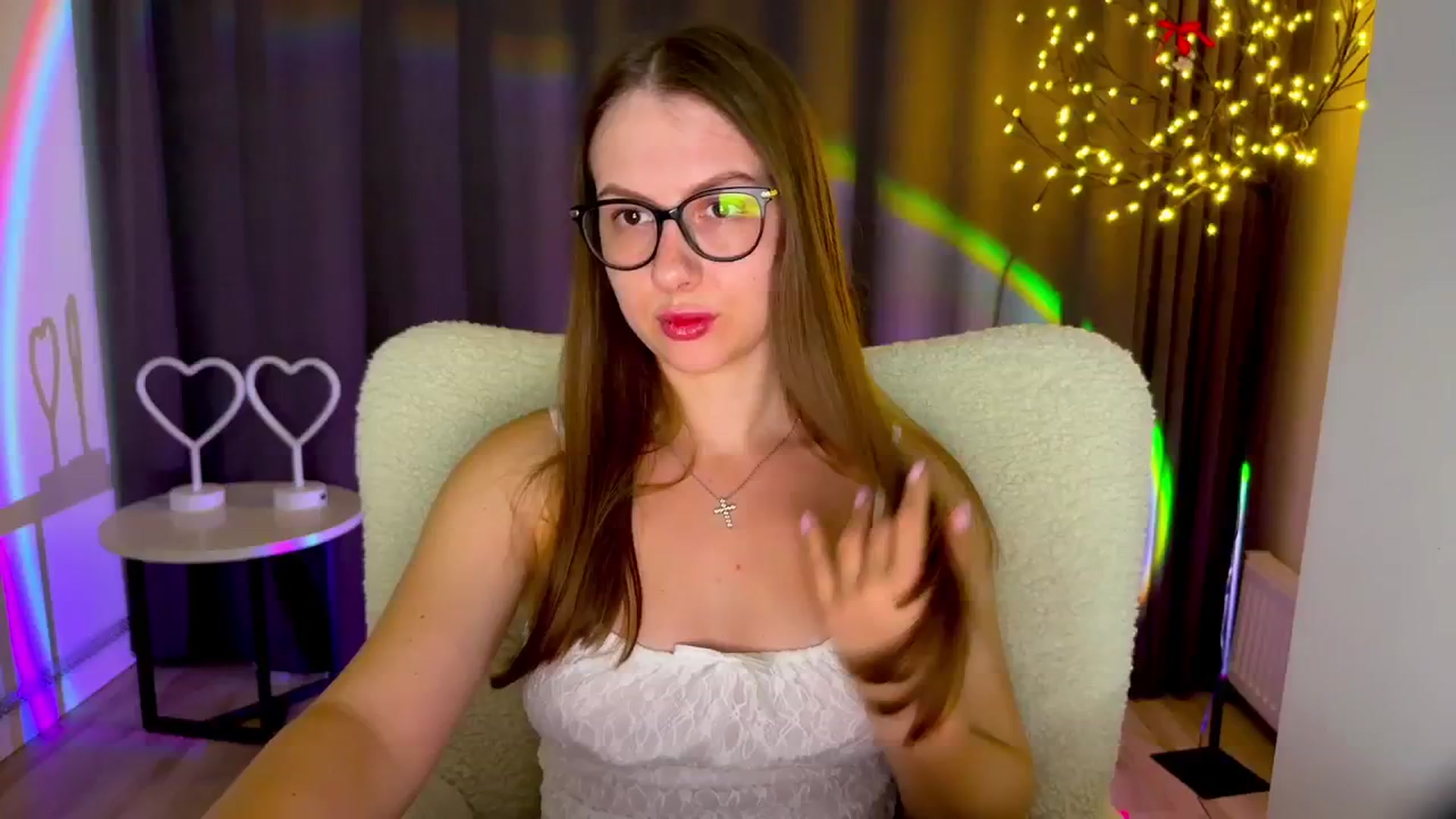 Gallery image thumbnail from MarTiny's myfreecams stream on, 09/28/2025, 24:02 image 18 of 20