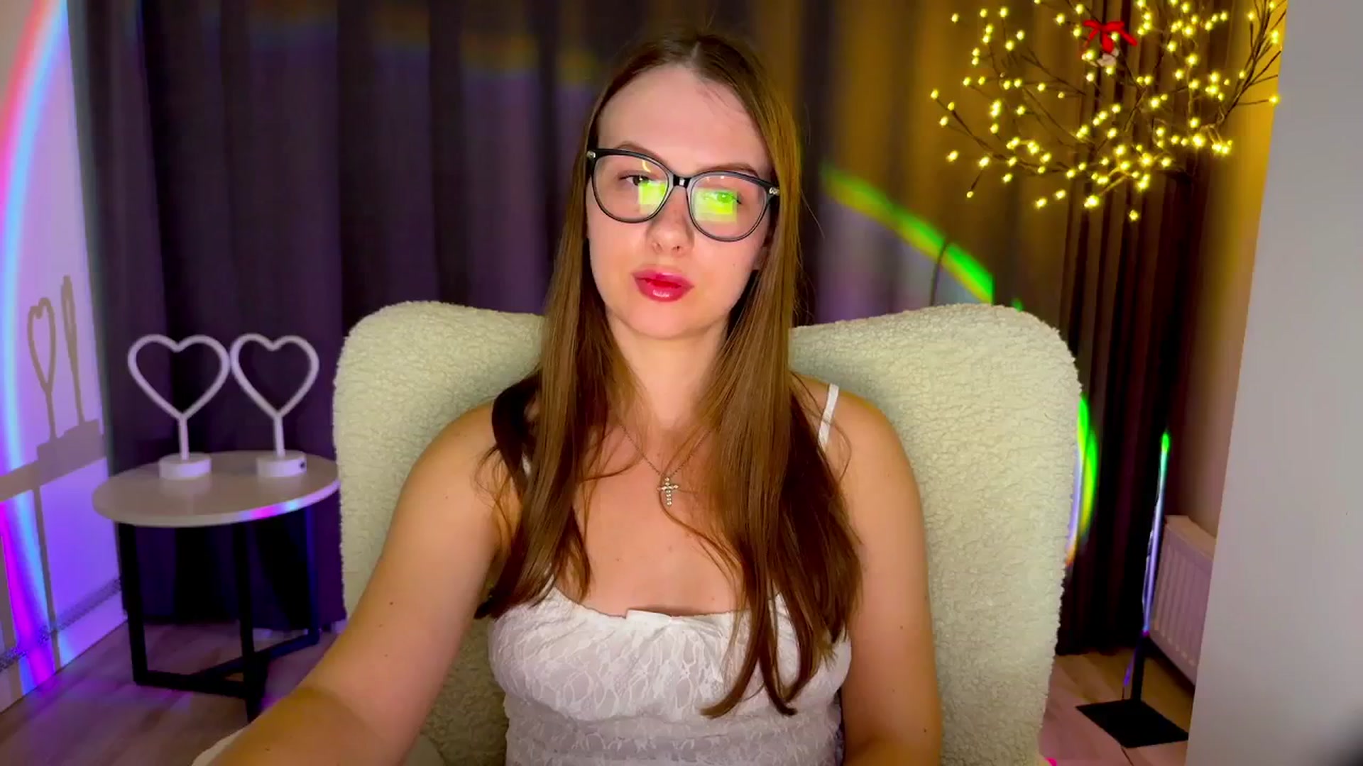 Gallery image thumbnail from MarTiny's myfreecams stream on, 09/28/2025, 24:13 image 5 of 20