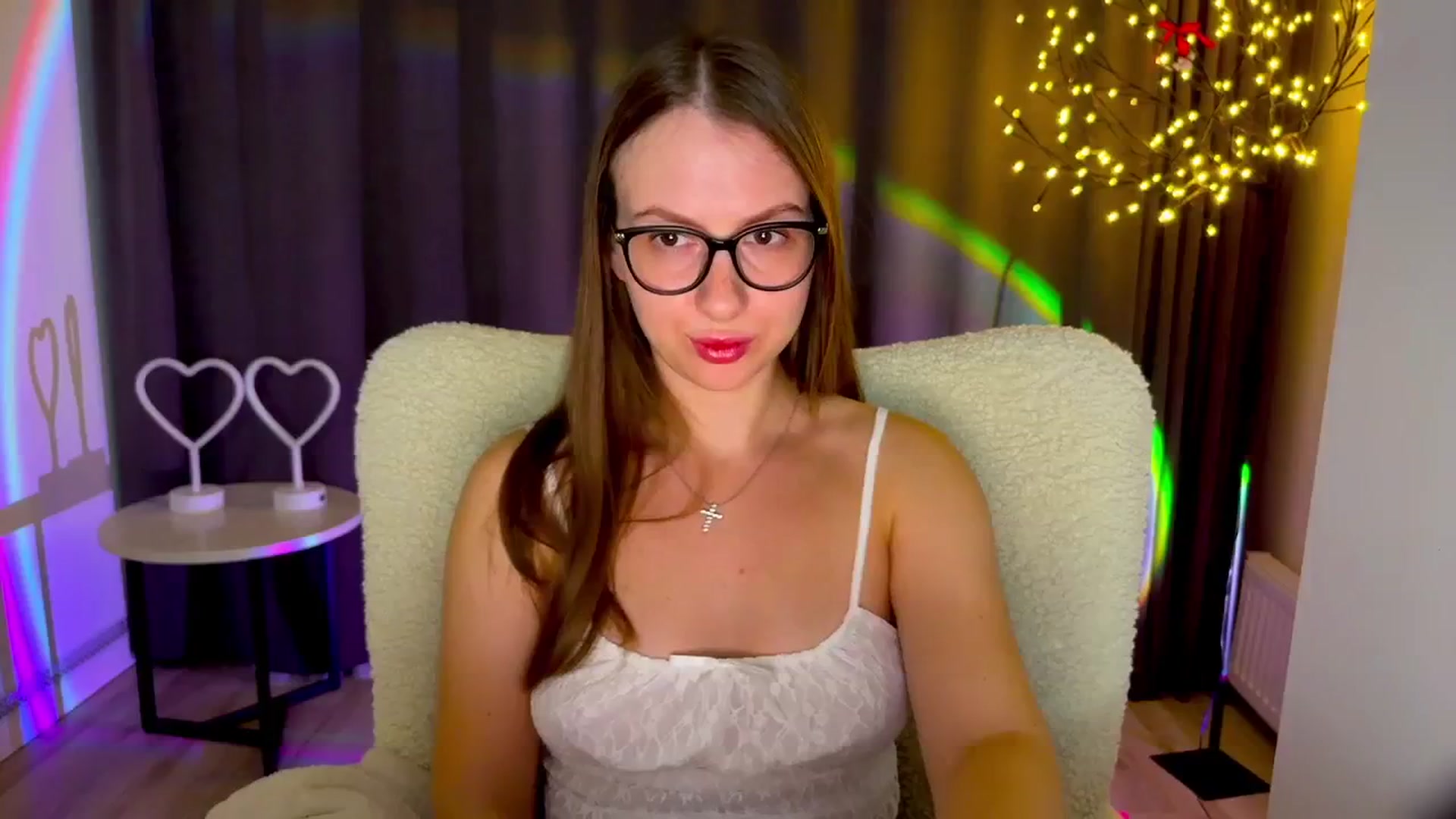 Gallery image thumbnail from MarTiny's myfreecams stream on, 09/28/2025, 24:13 image 8 of 20