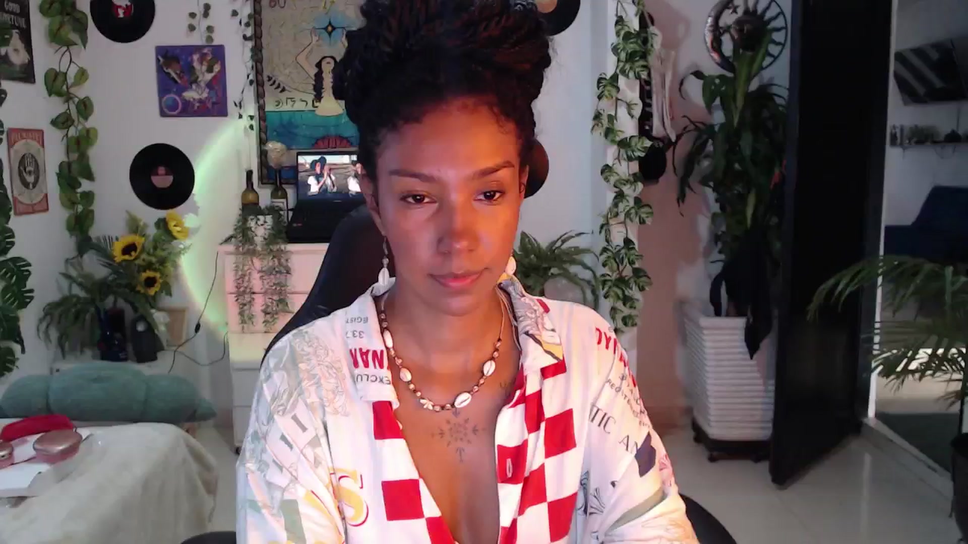 Gallery image thumbnail from MarWitch777's myfreecams stream on, 11/22/2024, 22:57 image 10 of 20