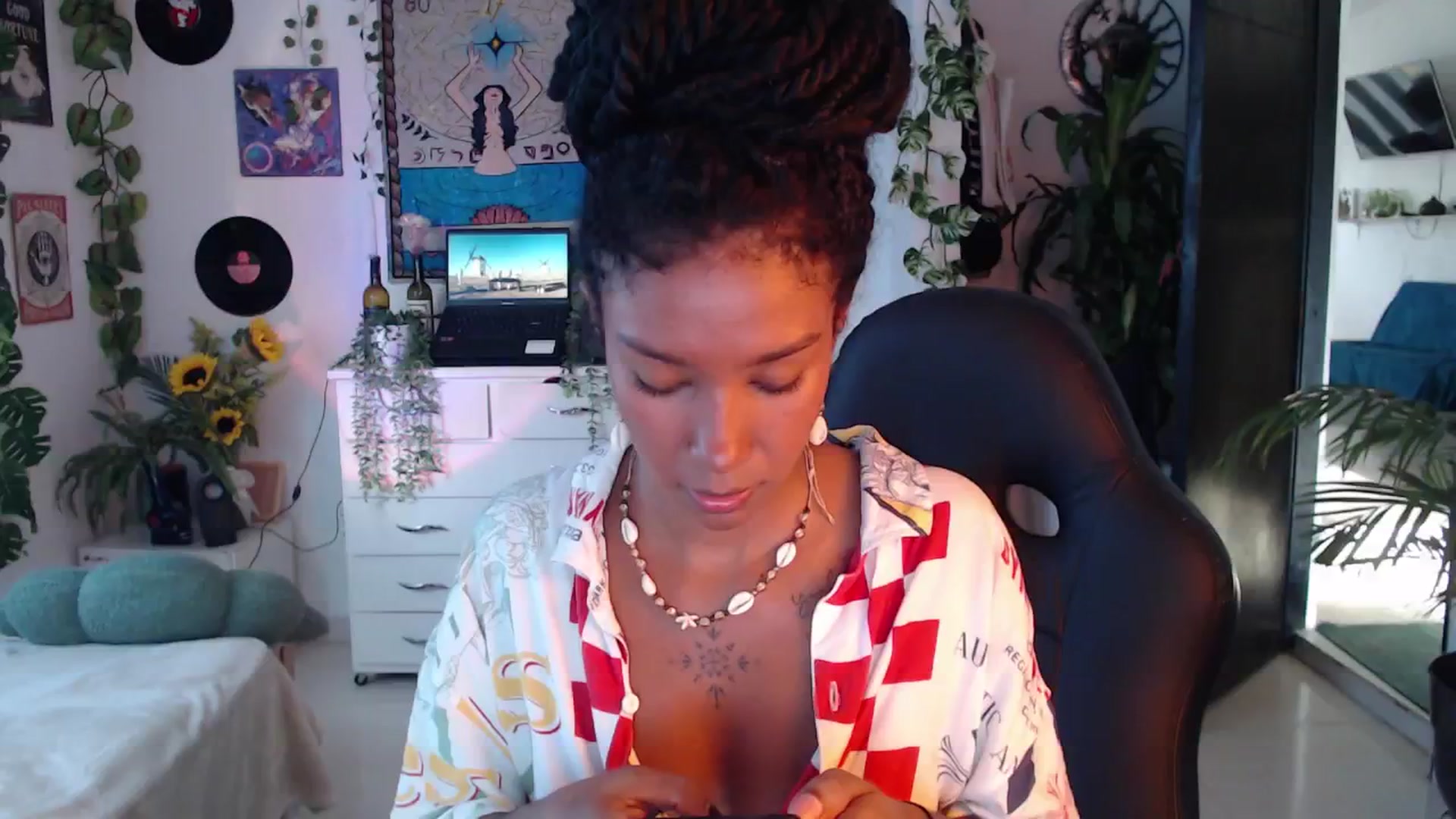 Gallery image thumbnail from MarWitch777's myfreecams stream on, 11/22/2024, 22:57 image 2 of 20