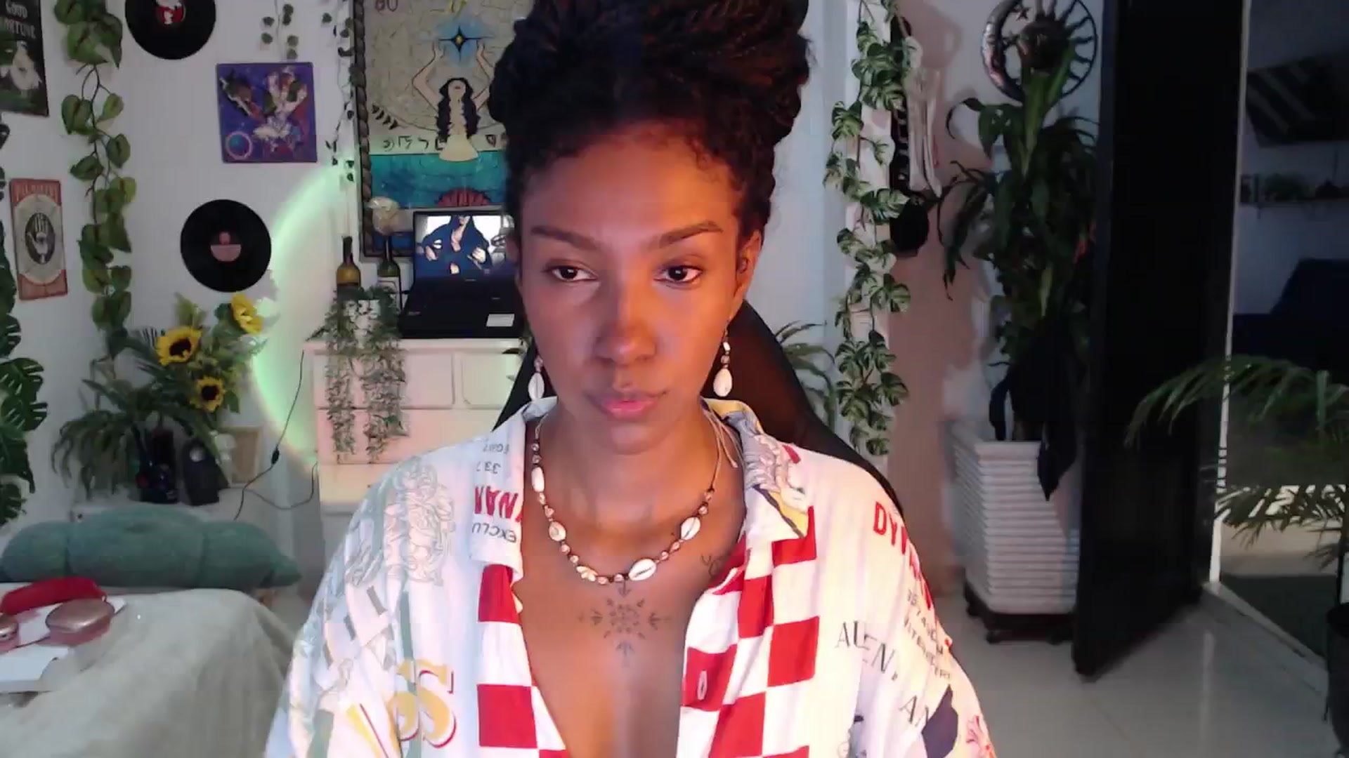 Gallery image thumbnail from MarWitch777's myfreecams stream on, 11/22/2024, 22:57 image 12 of 20