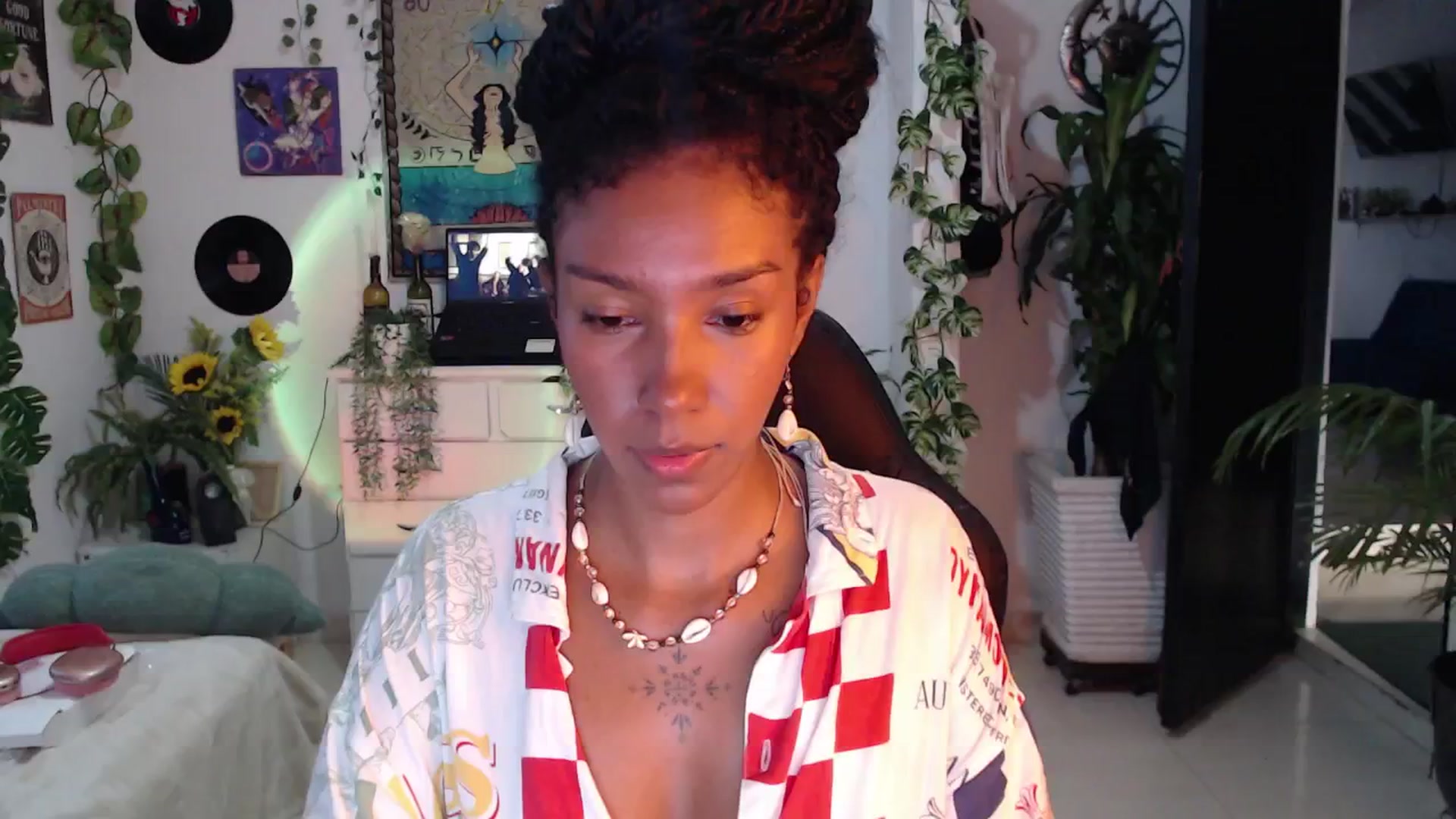 Gallery image thumbnail from MarWitch777's myfreecams stream on, 11/22/2024, 22:57 image 11 of 20
