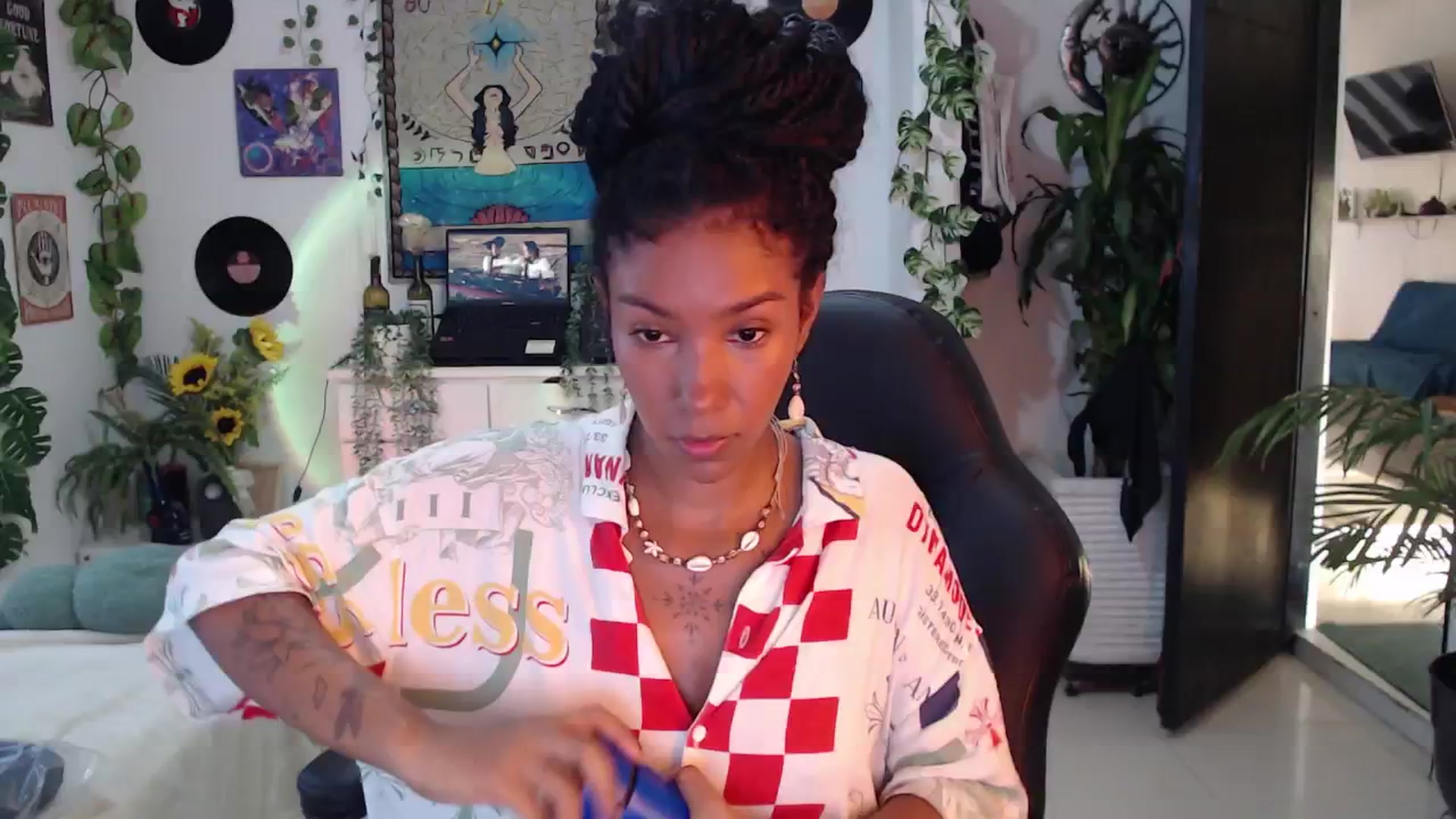 Gallery image thumbnail from MarWitch777's myfreecams stream on, 11/22/2024, 22:57 image 7 of 20
