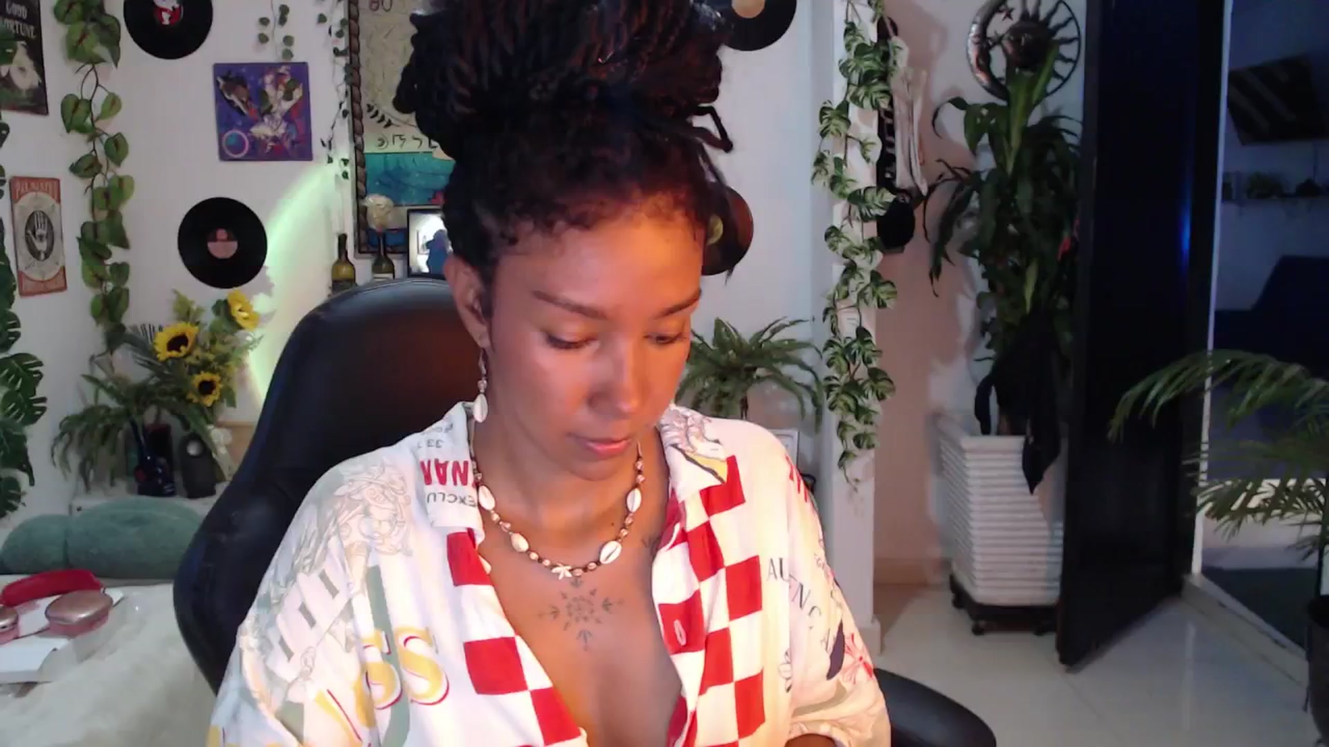 Gallery image thumbnail from MarWitch777's myfreecams stream on, 11/22/2024, 22:57 image 13 of 20