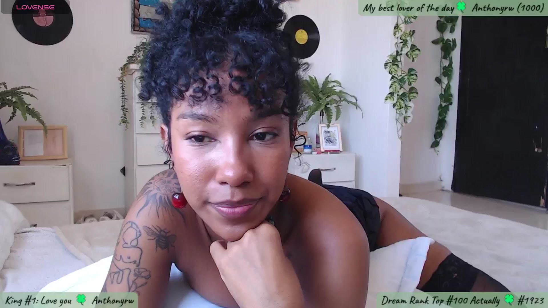 Gallery image thumbnail from MarWitch777's myfreecams stream on, 12/04/2024, 17:06 image 11 of 20