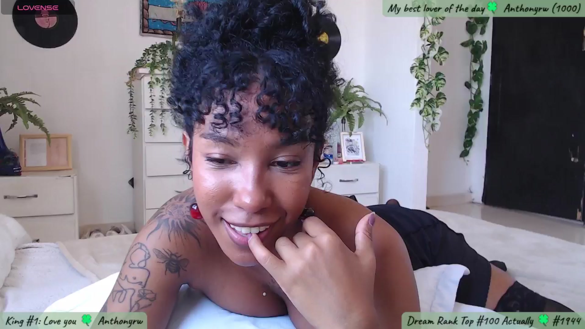 Gallery image thumbnail from MarWitch777's myfreecams stream on, 12/04/2024, 17:06 image 8 of 20