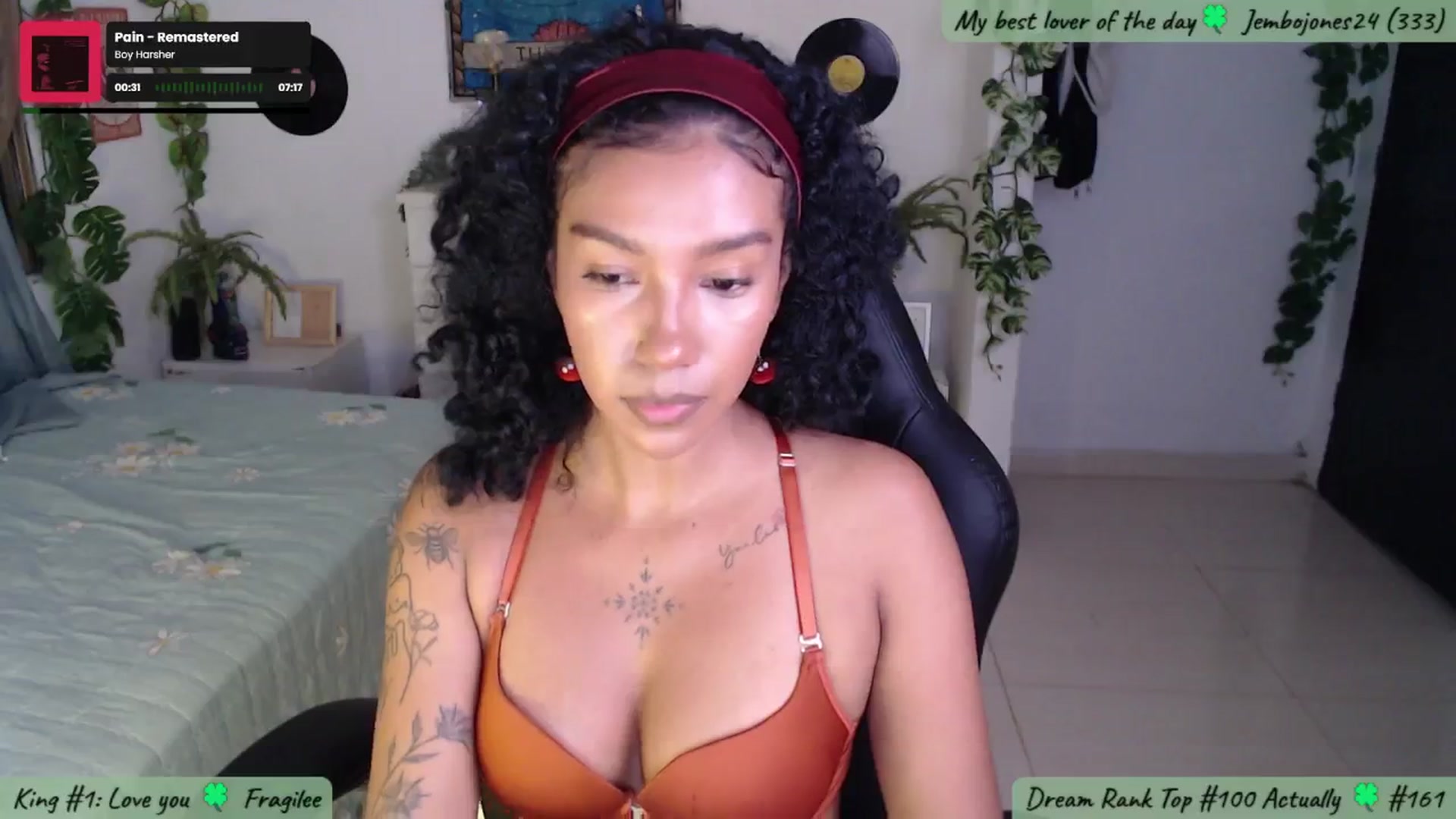 Gallery image thumbnail from MarWitch777's myfreecams stream on, 12/06/2024, 04:07 image 16 of 20