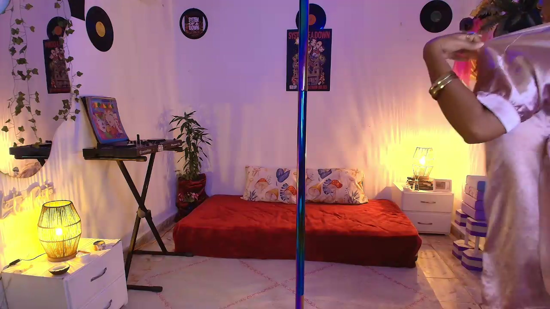 Gallery image thumbnail from MarWitch777's myfreecams stream on, 07/30/2026, 03:35 image 18 of 20