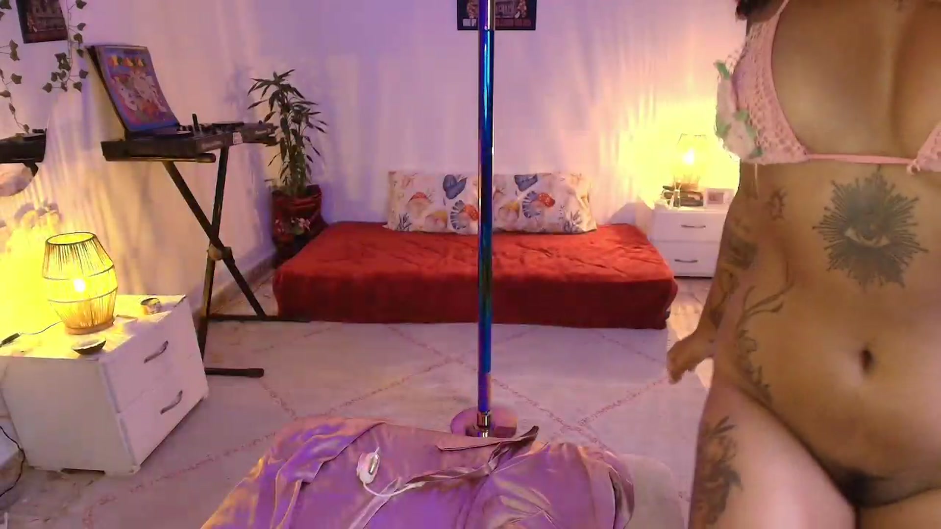 Gallery image thumbnail from MarWitch777's myfreecams stream on, 07/30/2026, 03:35 image 16 of 20
