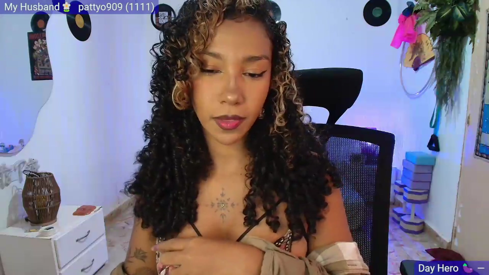 Gallery image thumbnail from MarWitch777's myfreecams stream on, 08/13/2026, 24:57 image 10 of 20