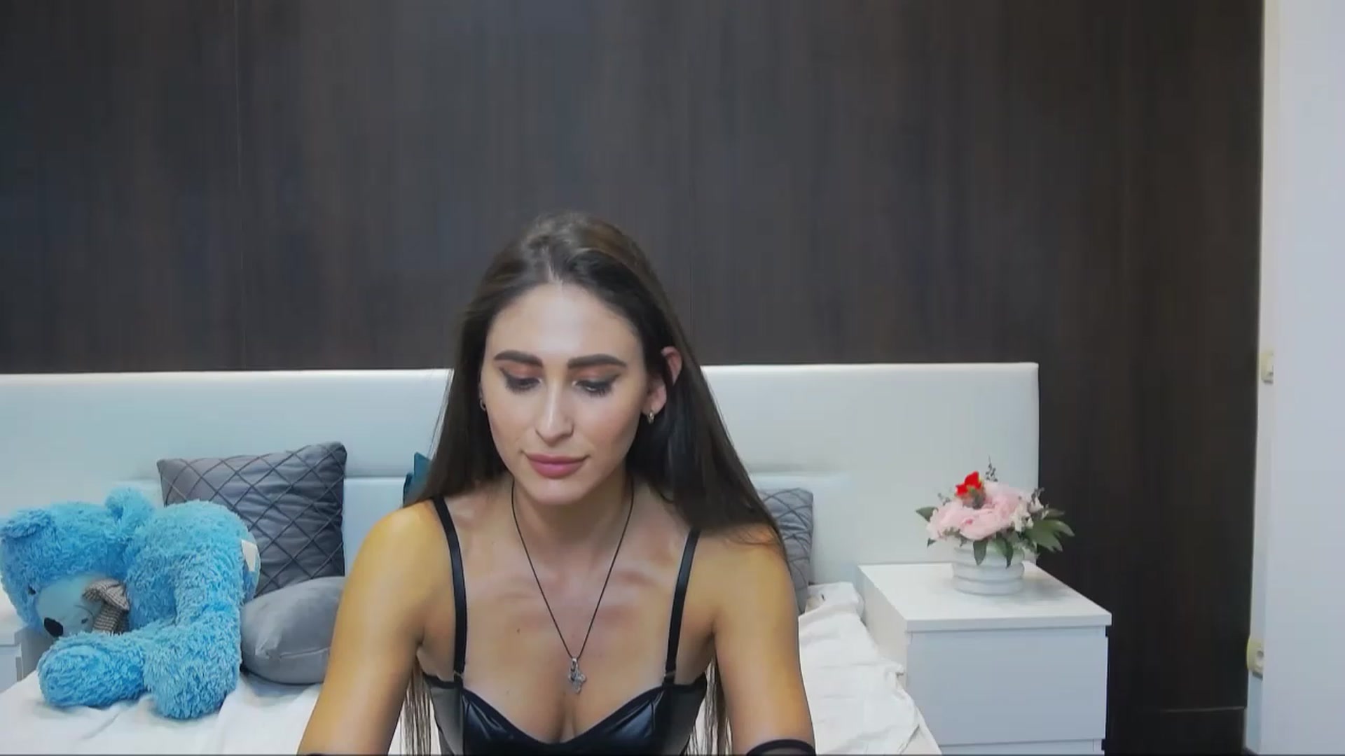 Gallery image thumbnail from MaraHari's myfreecams stream on, 12/01/2022, 18:57 image 16 of 20