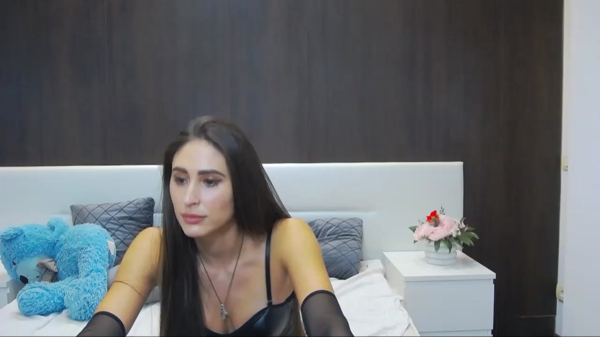 Gallery image thumbnail from MaraHari's myfreecams stream on, 12/01/2022, 18:57 image 15 of 20