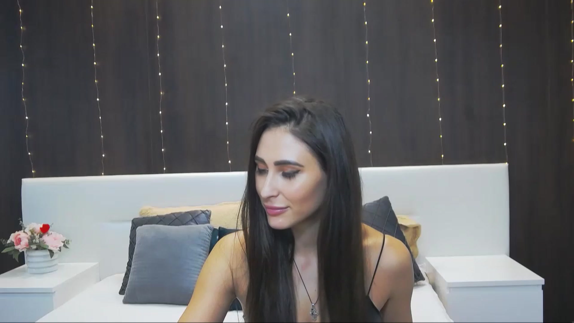 Gallery image thumbnail from MaraHari's myfreecams stream on, 12/02/2022, 20:40 image 4 of 20