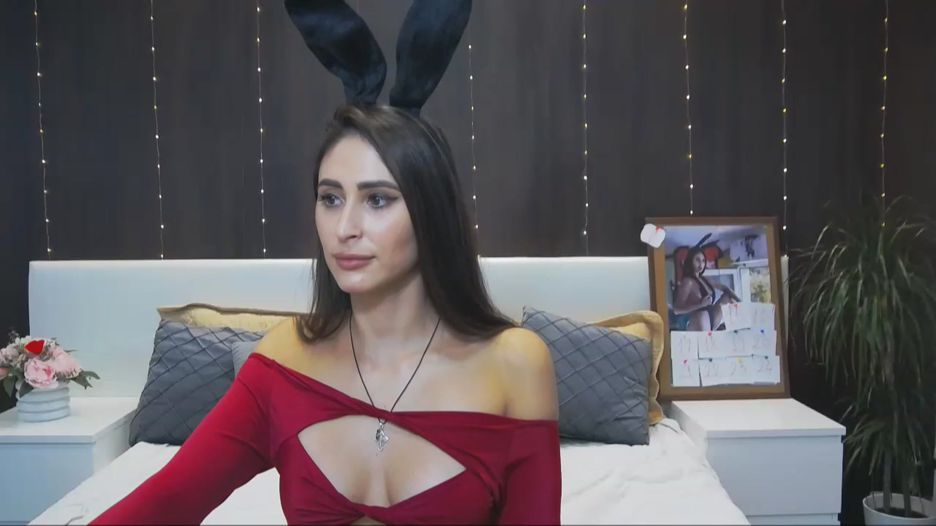 Gallery image thumbnail from MaraHari's myfreecams stream on, 12/03/2022, 19:09 image 16 of 20
