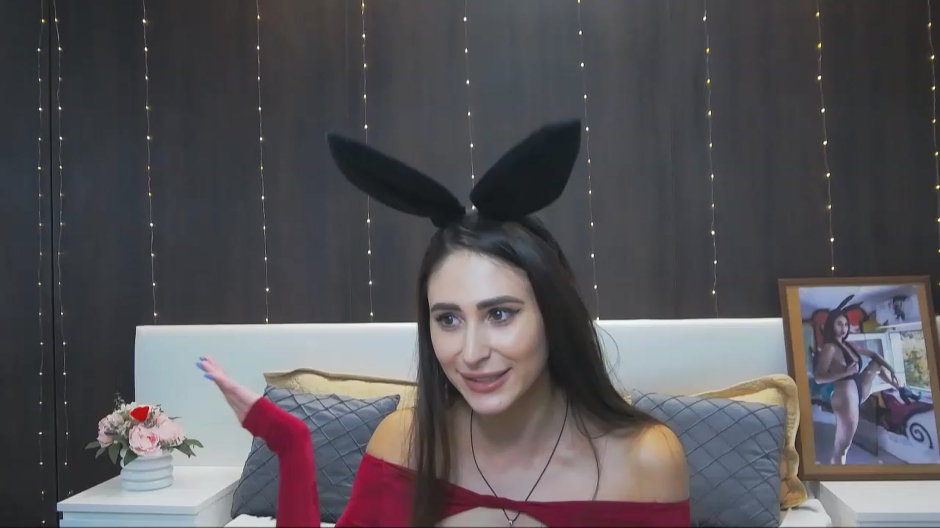 Gallery image thumbnail from MaraHari's myfreecams stream on, 12/03/2022, 22:09 image 6 of 20