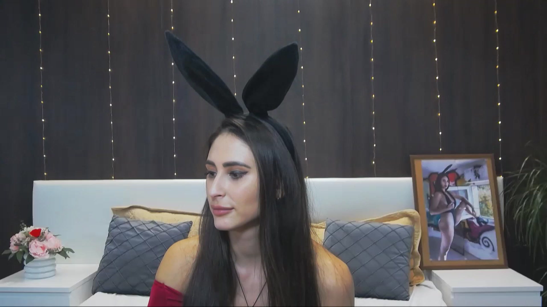 Gallery image thumbnail from MaraHari's myfreecams stream on, 12/03/2022, 22:09 image 3 of 20