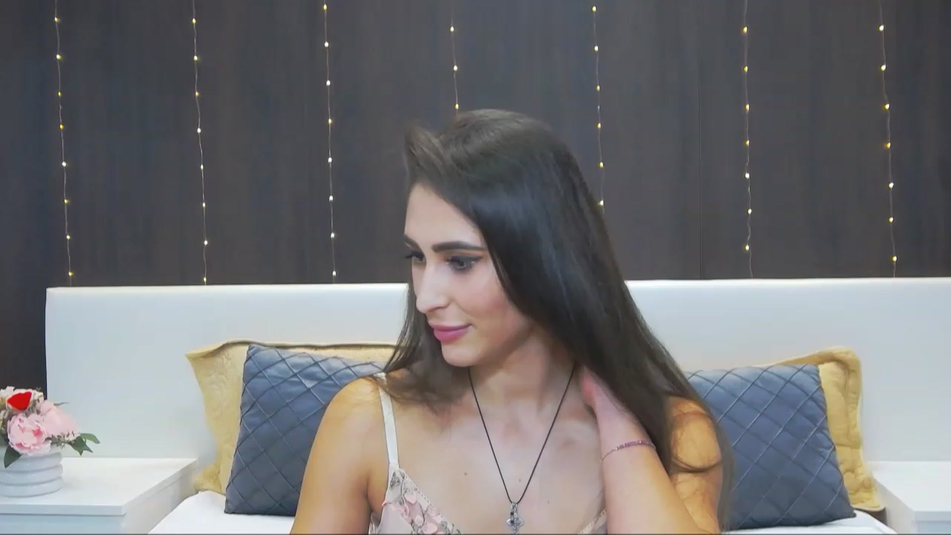 Gallery image thumbnail from MaraHari's myfreecams stream on, 12/04/2022, 15:55 image 15 of 20
