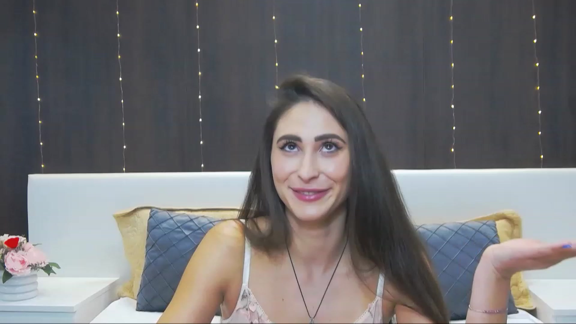 Gallery image thumbnail from MaraHari's myfreecams stream on, 12/04/2022, 15:55 image 16 of 20