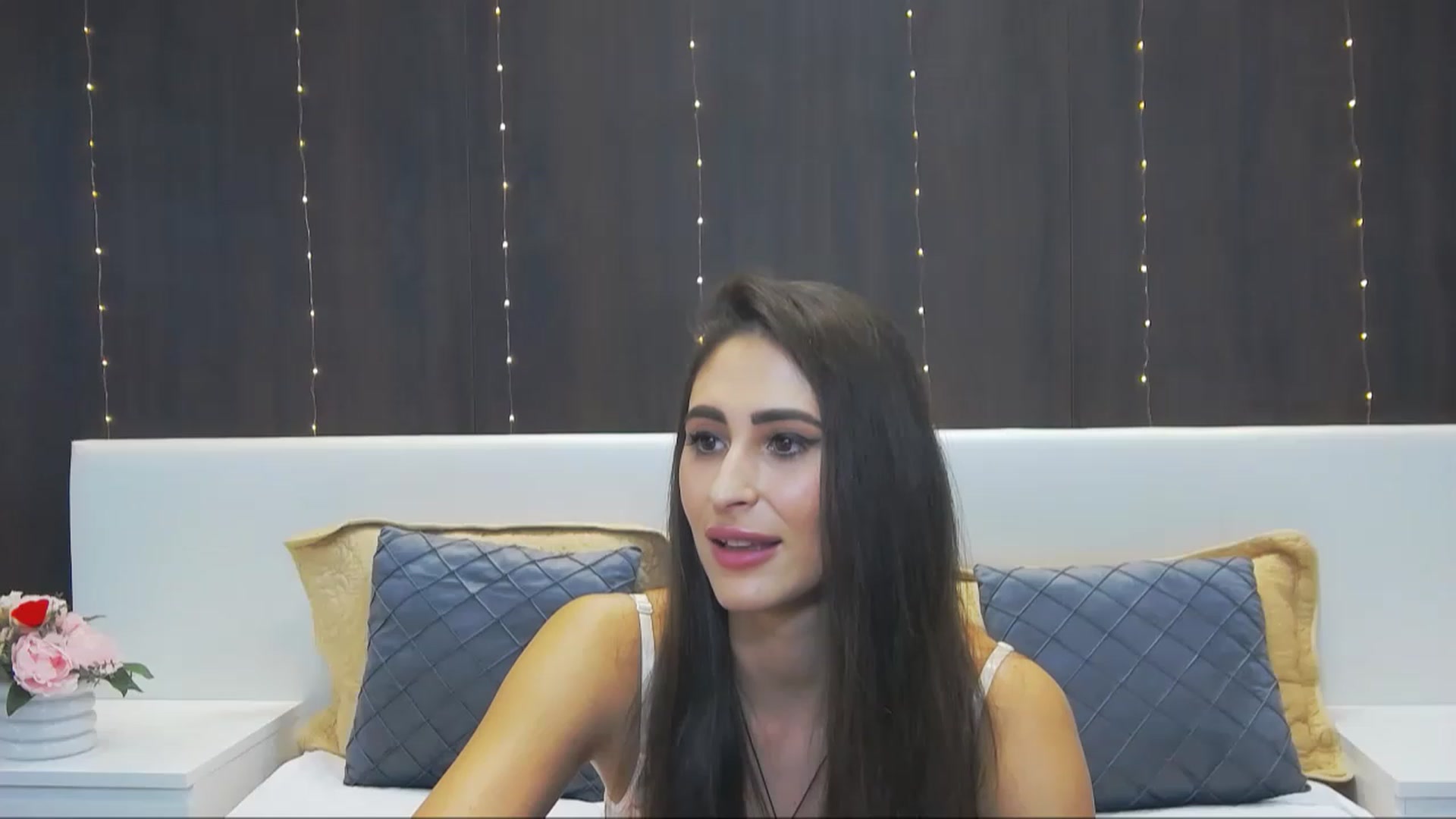 Gallery image thumbnail from MaraHari's myfreecams stream on, 12/04/2022, 15:55 image 2 of 20