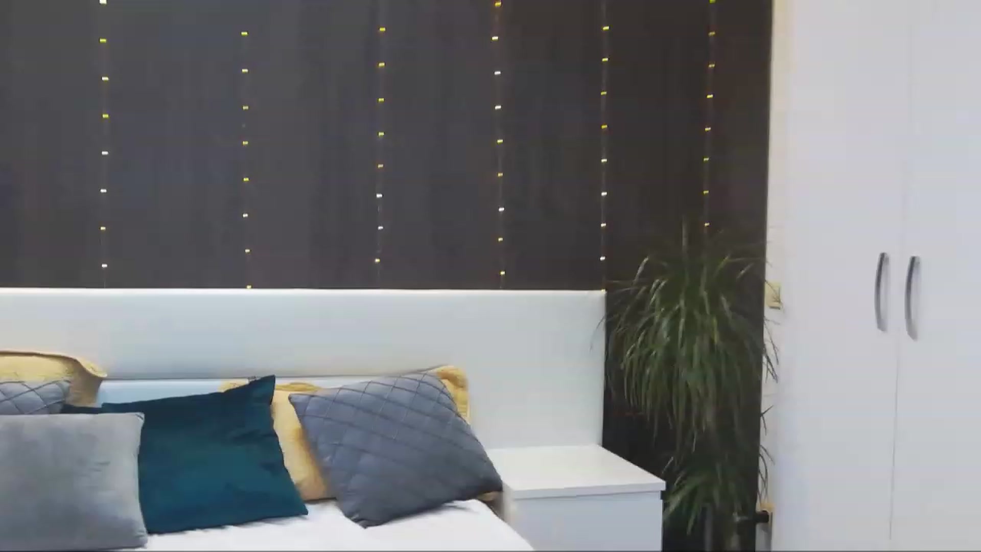 Gallery image thumbnail from MaraHari's myfreecams stream on, 12/04/2022, 19:36 image 7 of 20
