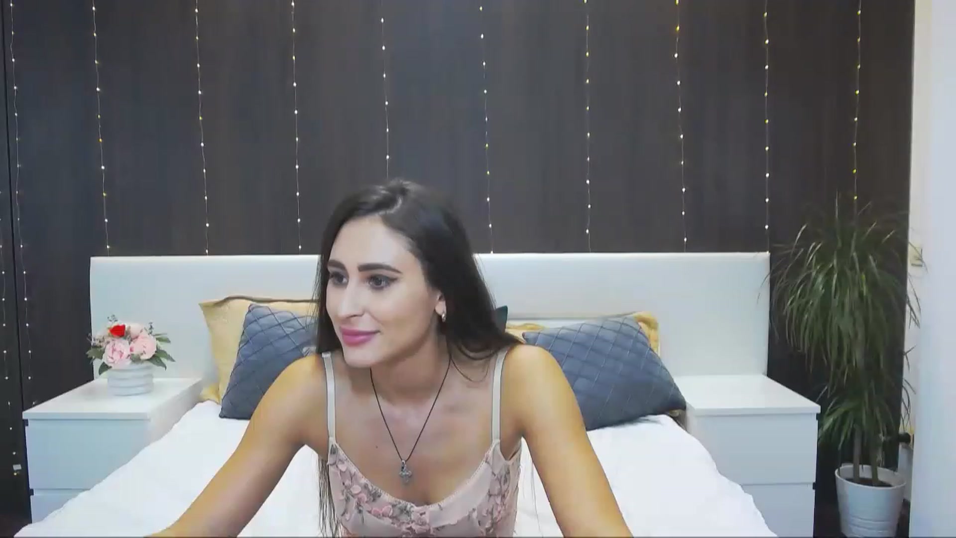 Gallery image thumbnail from MaraHari's myfreecams stream on, 12/04/2022, 19:36 image 16 of 20