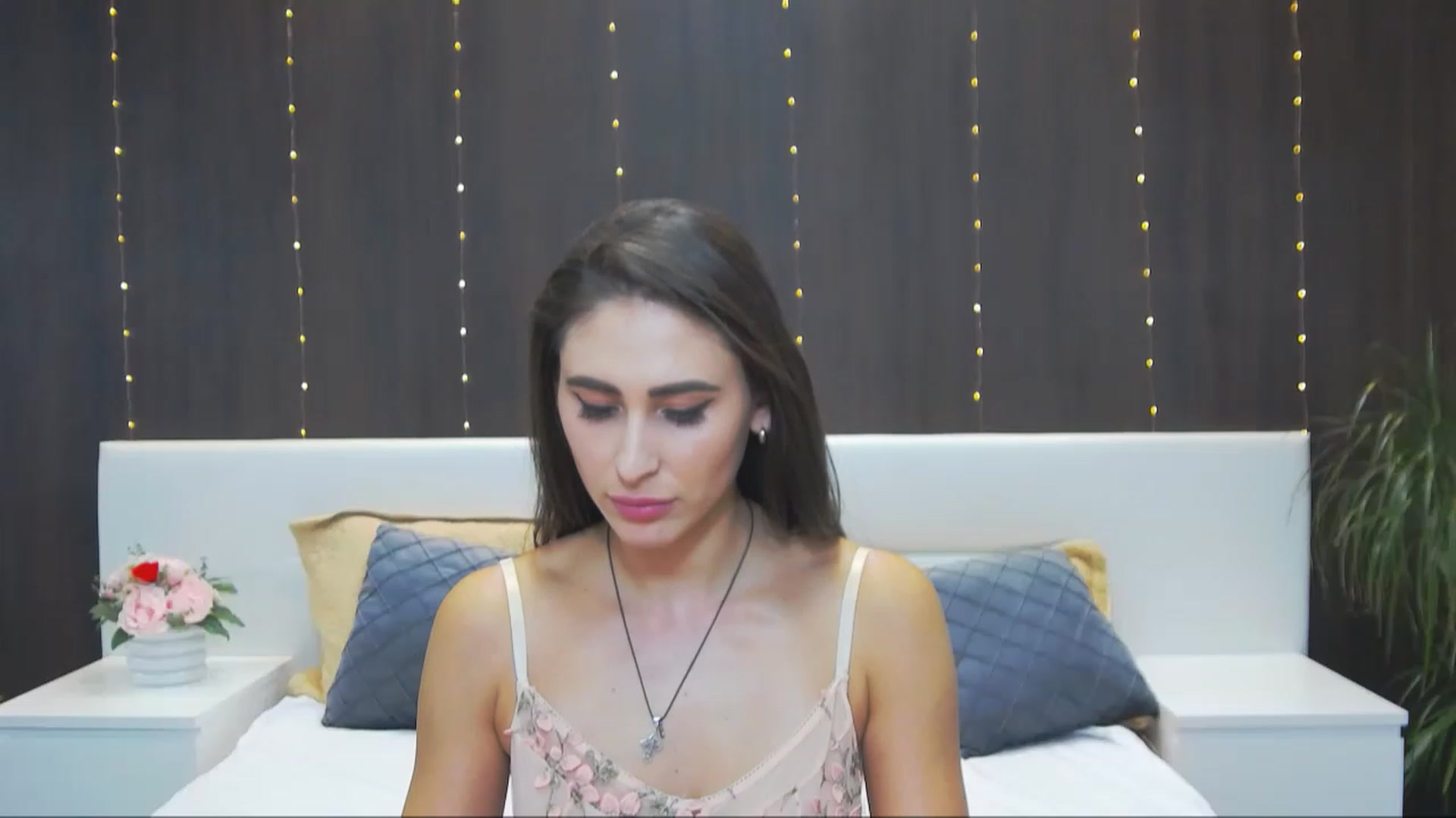 Gallery image thumbnail from MaraHari's myfreecams stream on, 12/04/2022, 19:36 image 10 of 20