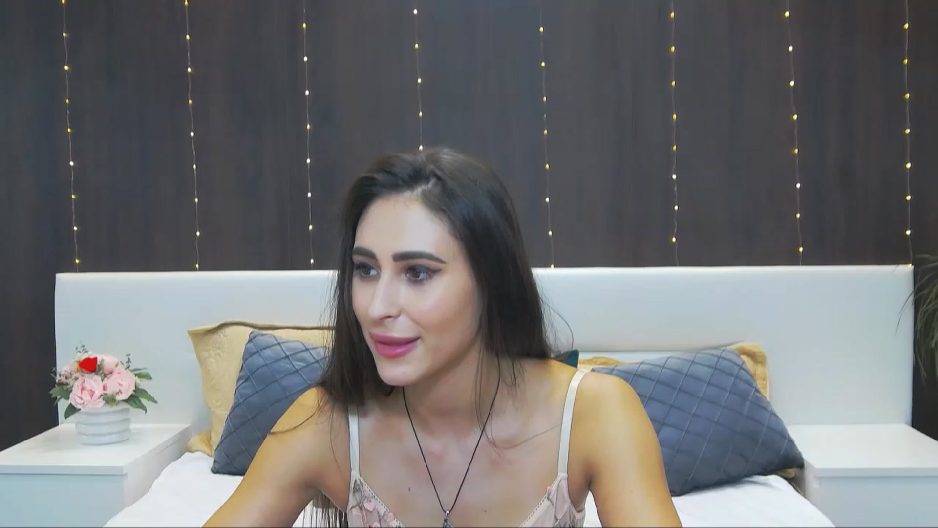 Gallery image thumbnail from MaraHari's myfreecams stream on, 12/04/2022, 19:36 image 2 of 20