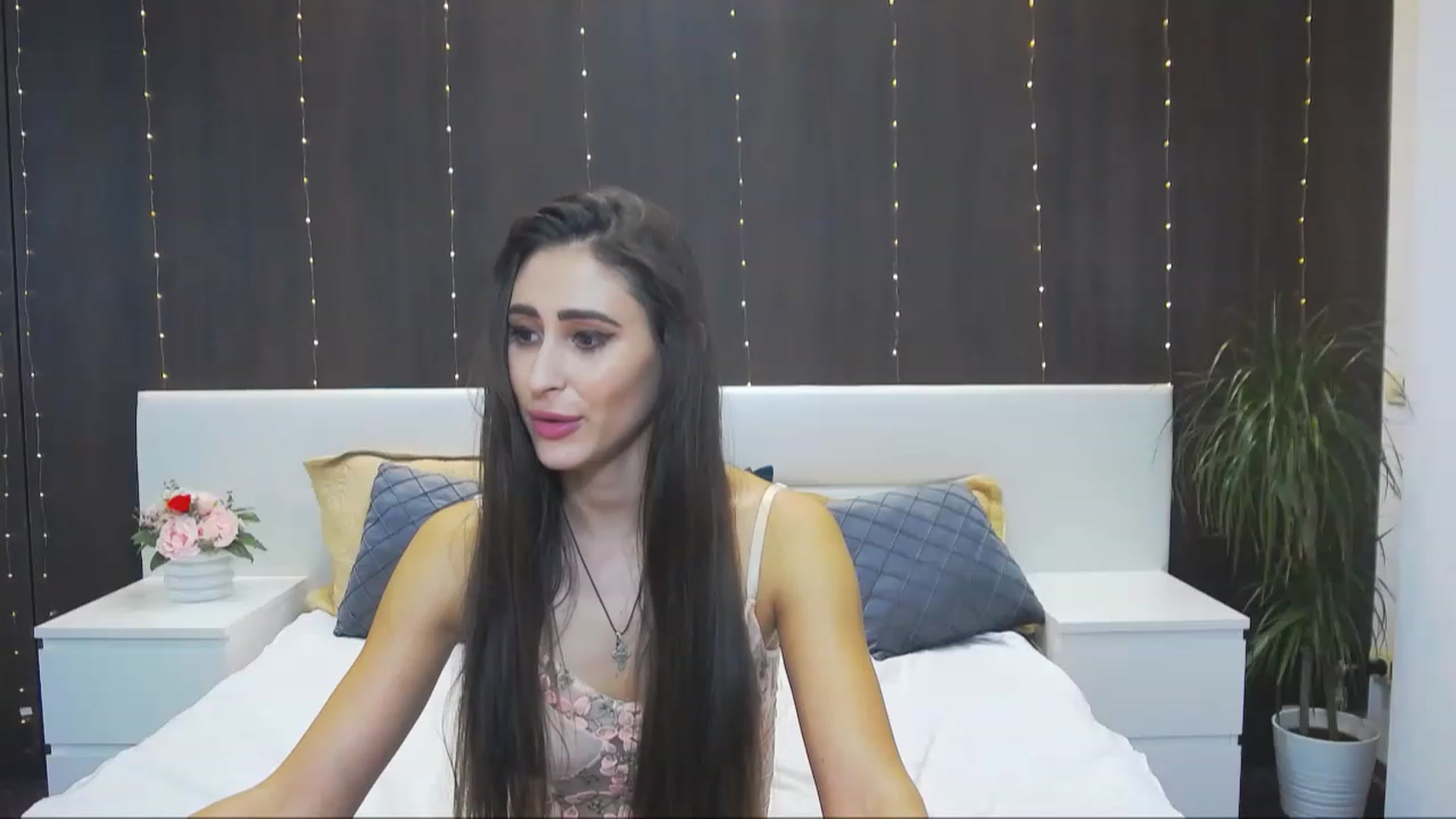 Gallery image thumbnail from MaraHari's myfreecams stream on, 12/04/2022, 19:36 image 14 of 20