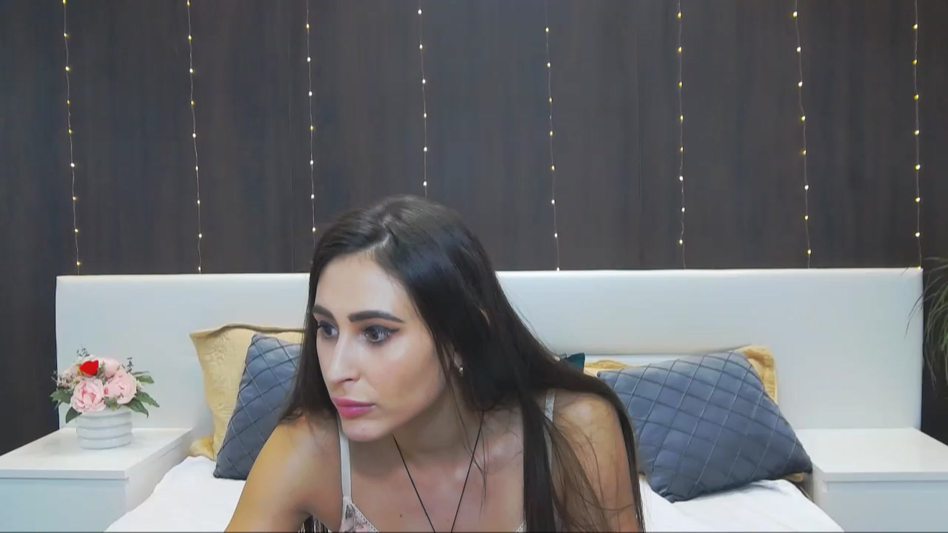 Gallery image thumbnail from MaraHari's myfreecams stream on, 12/04/2022, 19:36 image 6 of 20
