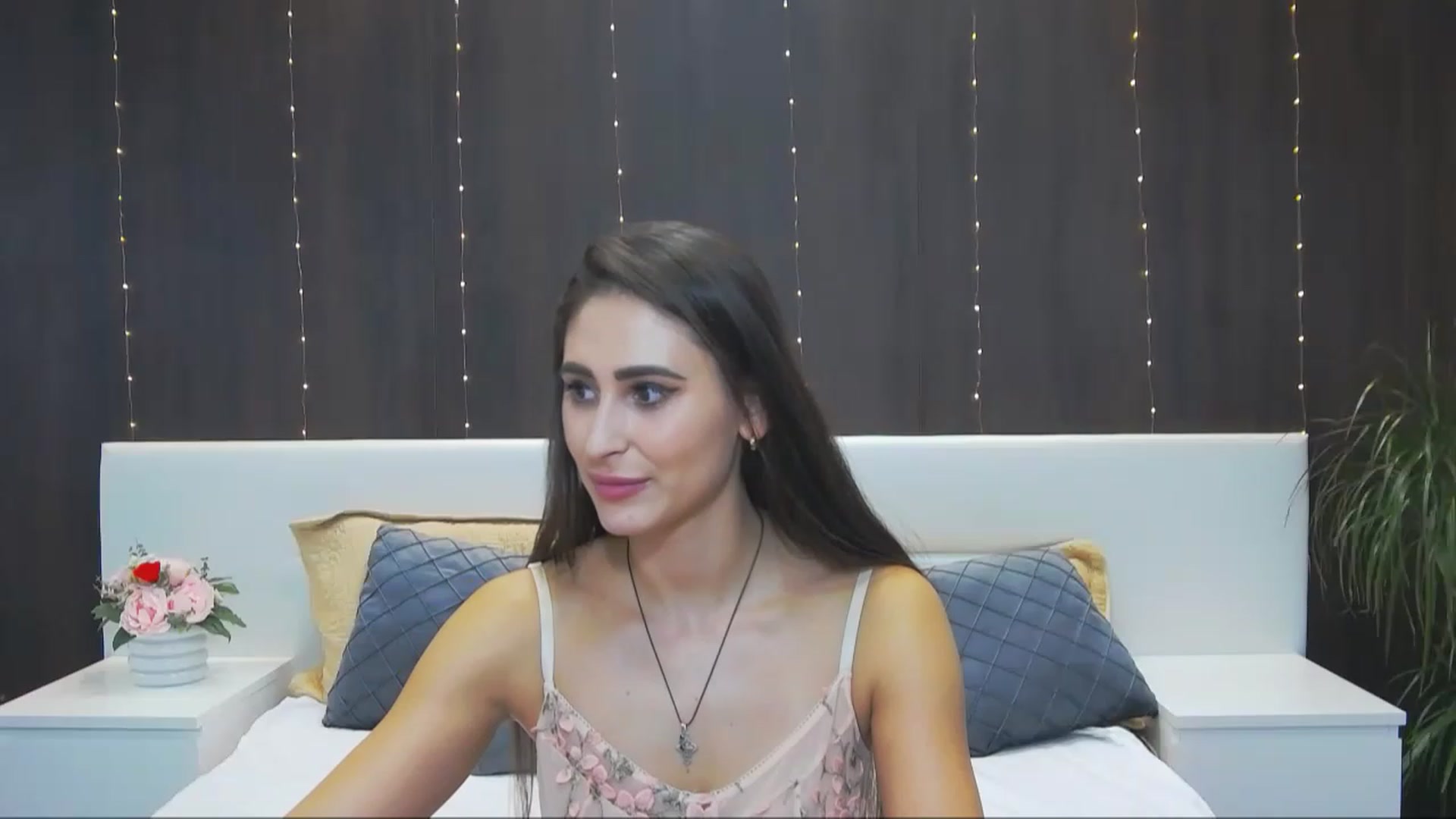 Gallery image thumbnail from MaraHari's myfreecams stream on, 12/04/2022, 19:36 image 11 of 20
