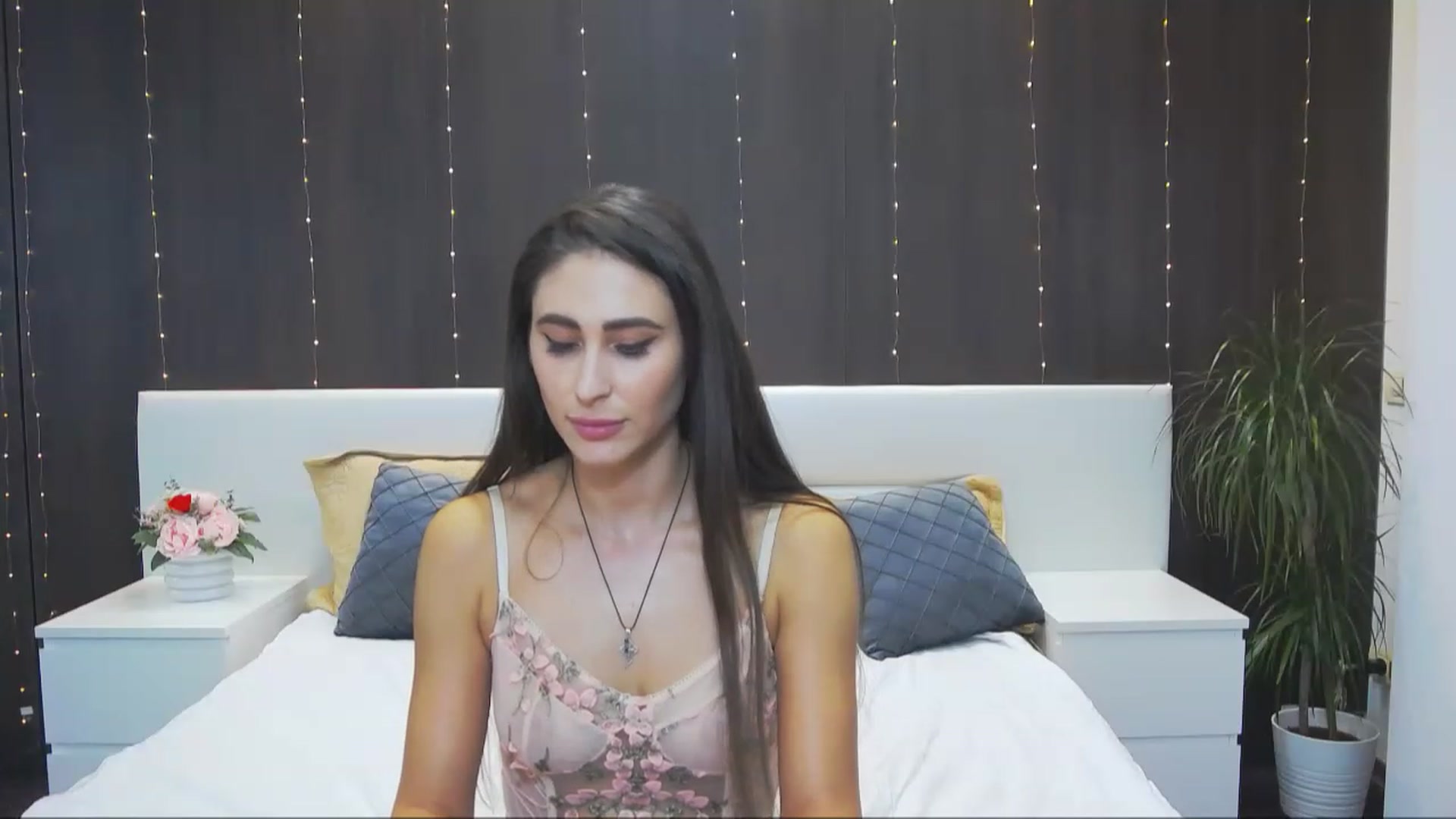 Gallery image thumbnail from MaraHari's myfreecams stream on, 12/04/2022, 19:36 image 19 of 20