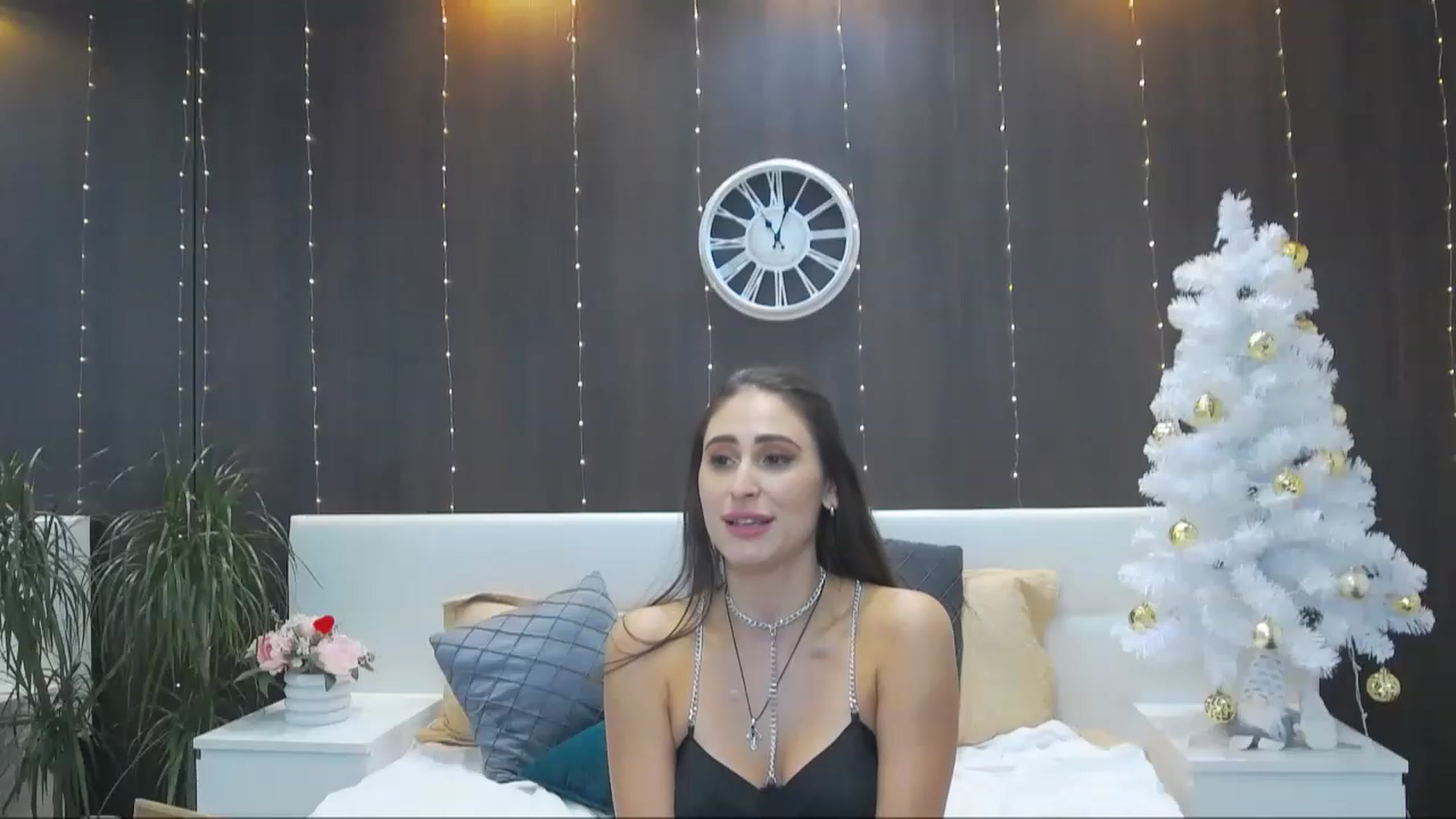 Gallery image thumbnail from MaraHari's myfreecams stream on, 12/07/2022, 21:13 image 16 of 20