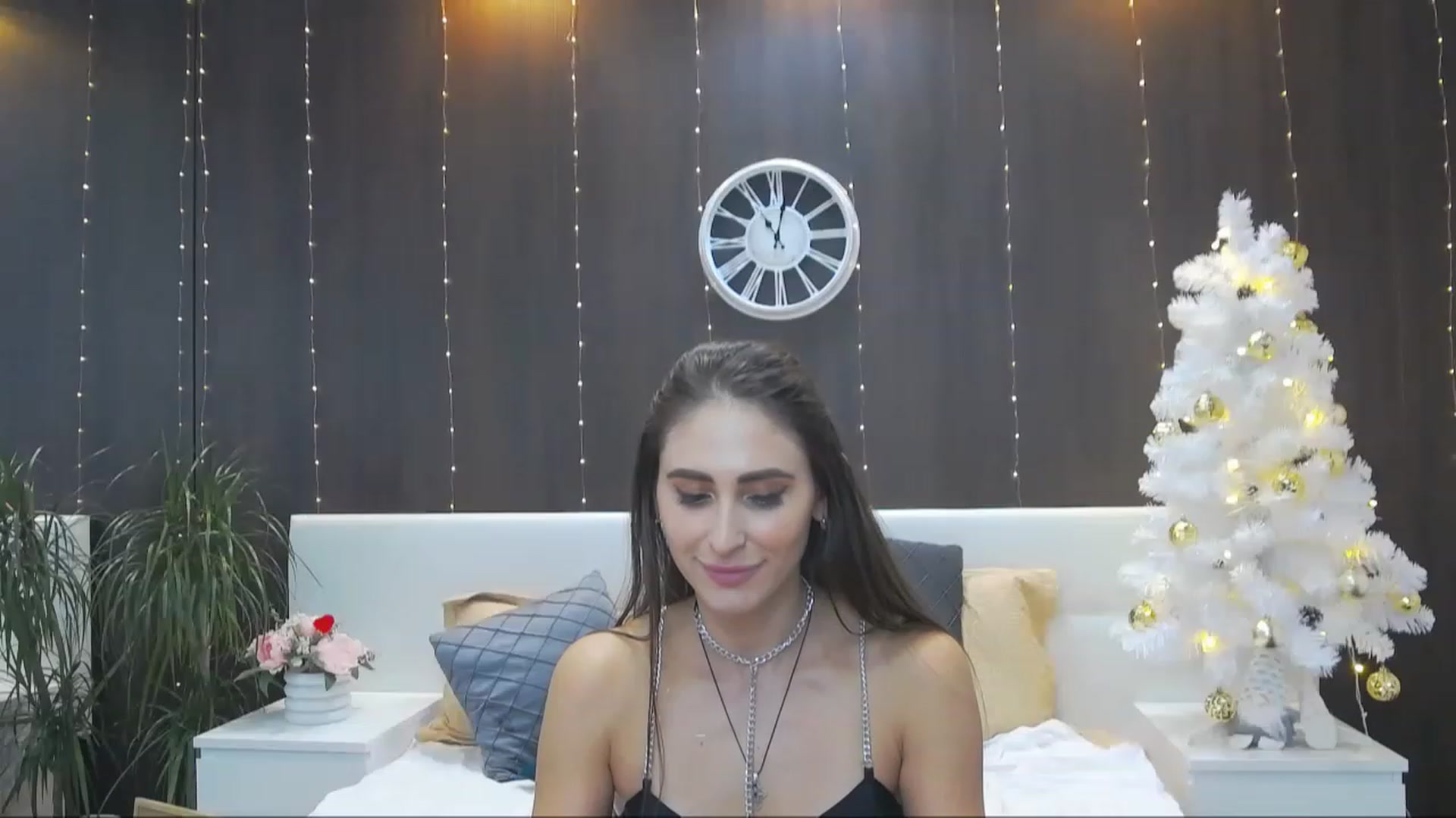 Gallery image thumbnail from MaraHari's myfreecams stream on, 12/07/2022, 21:13 image 15 of 20