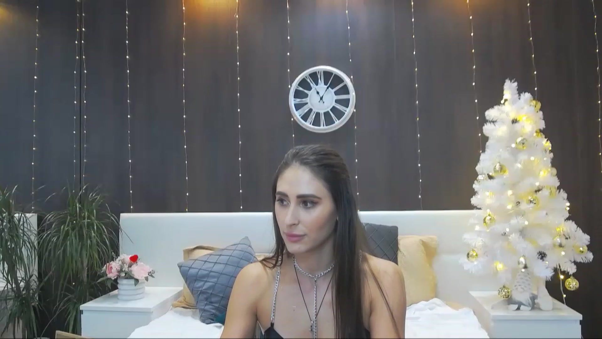 Gallery image thumbnail from MaraHari's myfreecams stream on, 12/07/2022, 21:13 image 18 of 20