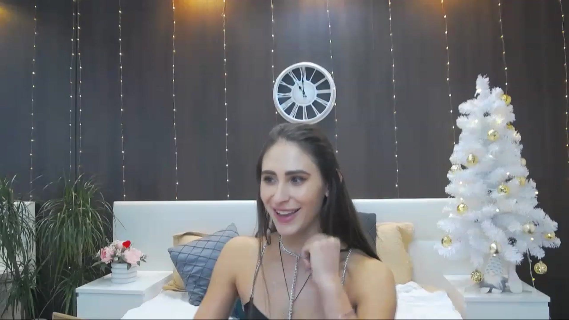 Gallery image thumbnail from MaraHari's myfreecams stream on, 12/07/2022, 21:13 image 13 of 20