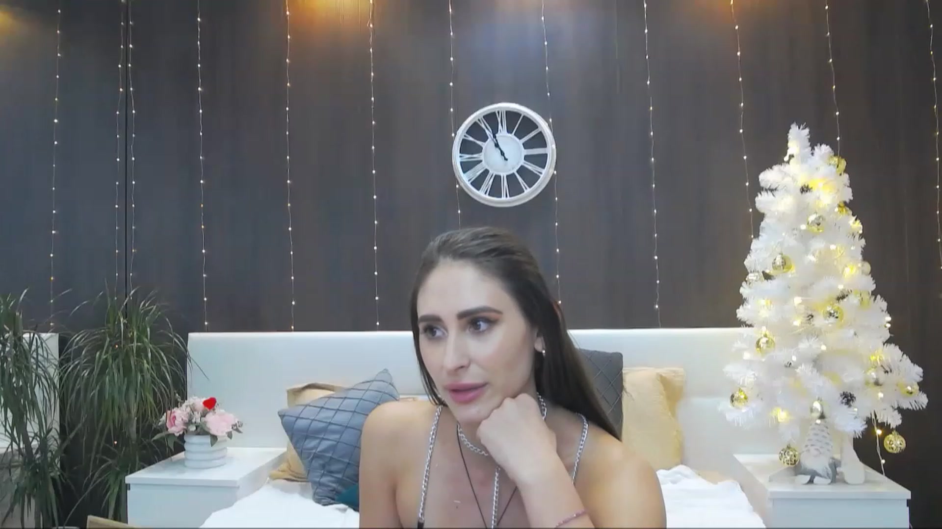 Gallery image thumbnail from MaraHari's myfreecams stream on, 12/07/2022, 21:13 image 10 of 20