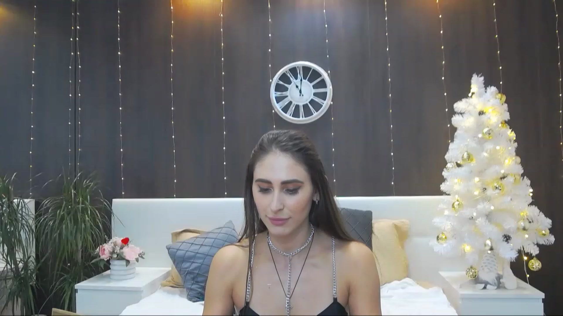 Gallery image thumbnail from MaraHari's myfreecams stream on, 12/07/2022, 21:13 image 14 of 20