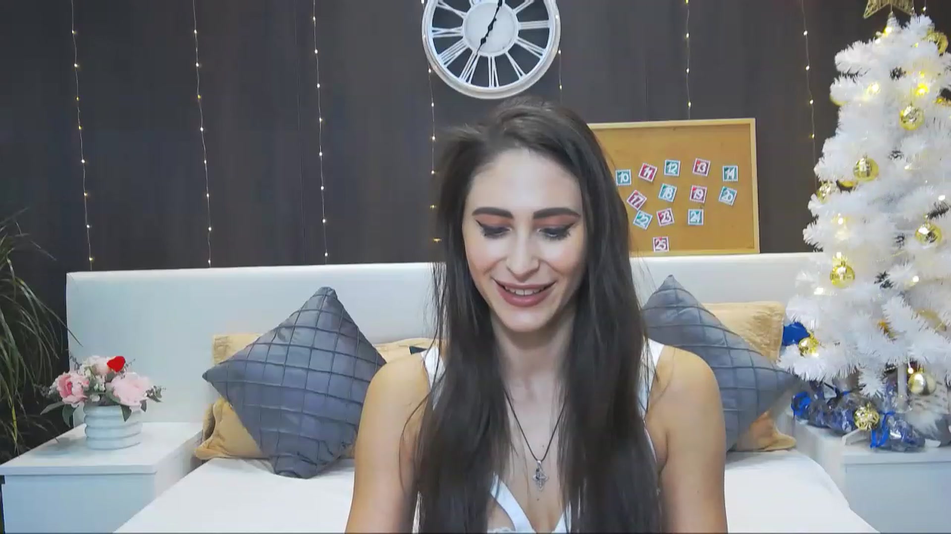 Gallery image thumbnail from MaraHari's myfreecams stream on, 12/11/2022, 18:10 image 11 of 20