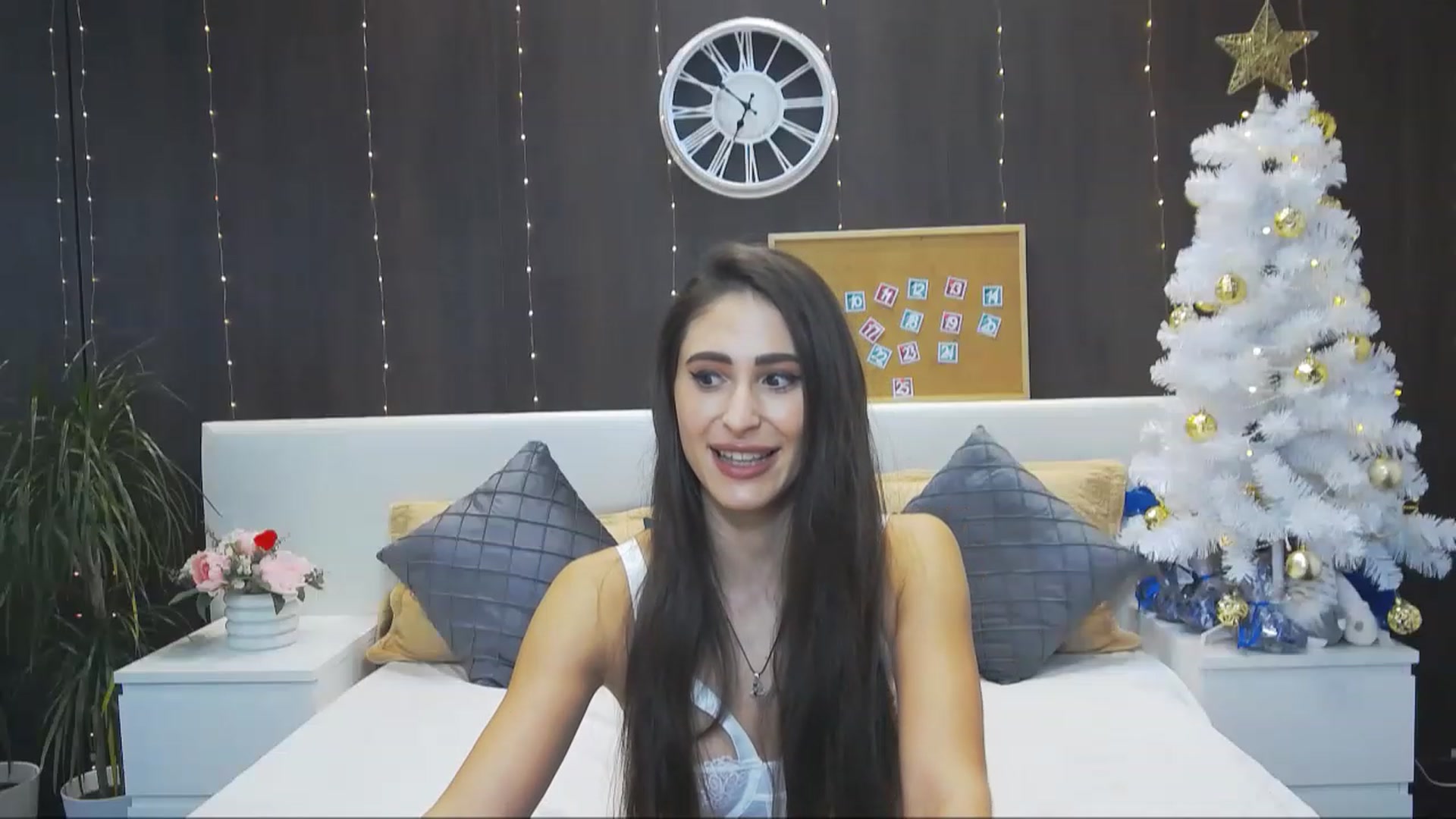 Gallery image thumbnail from MaraHari's myfreecams stream on, 12/11/2022, 18:10 image 9 of 20