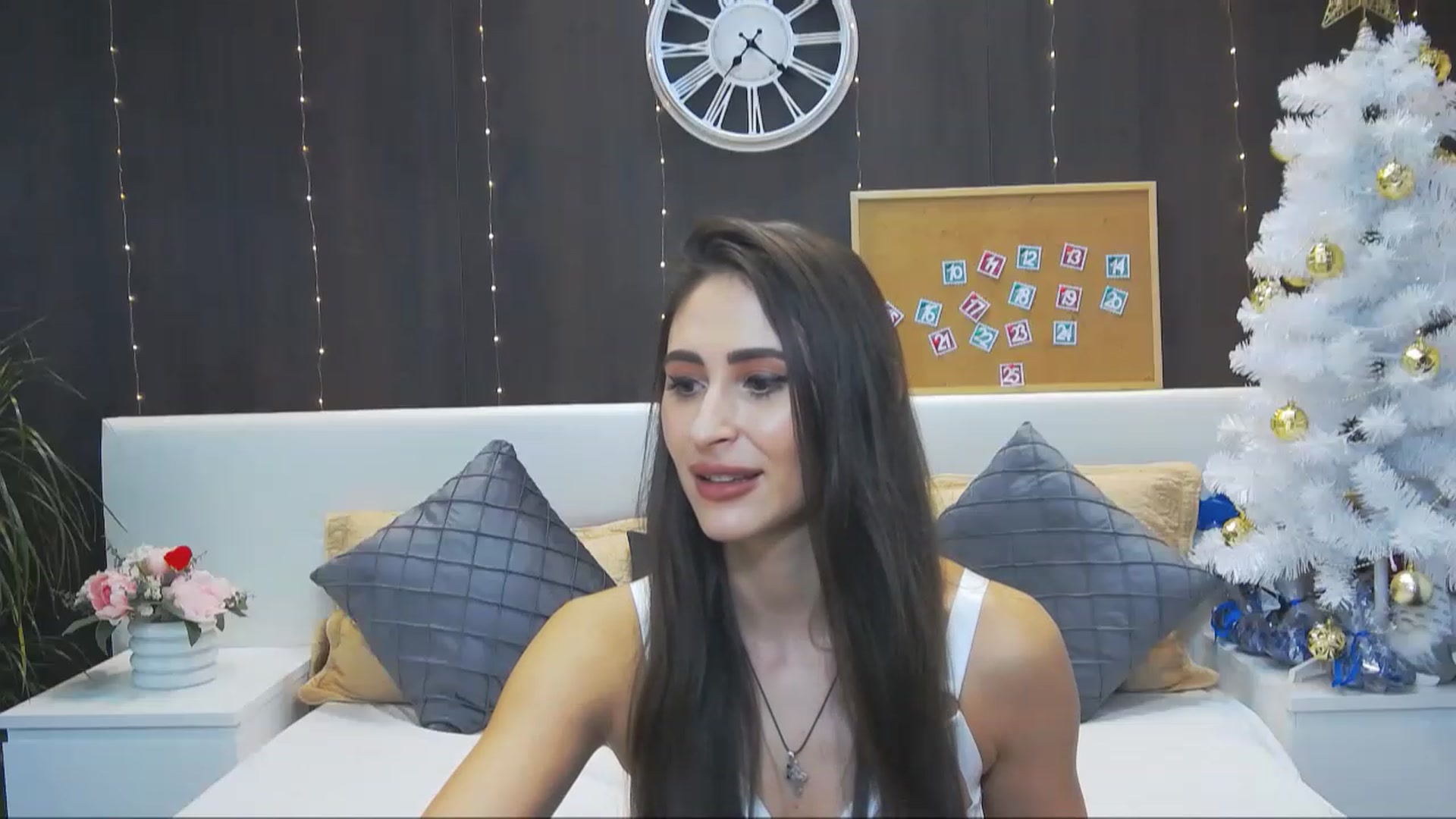 Gallery image thumbnail from MaraHari's myfreecams stream on, 12/11/2022, 18:10 image 14 of 20