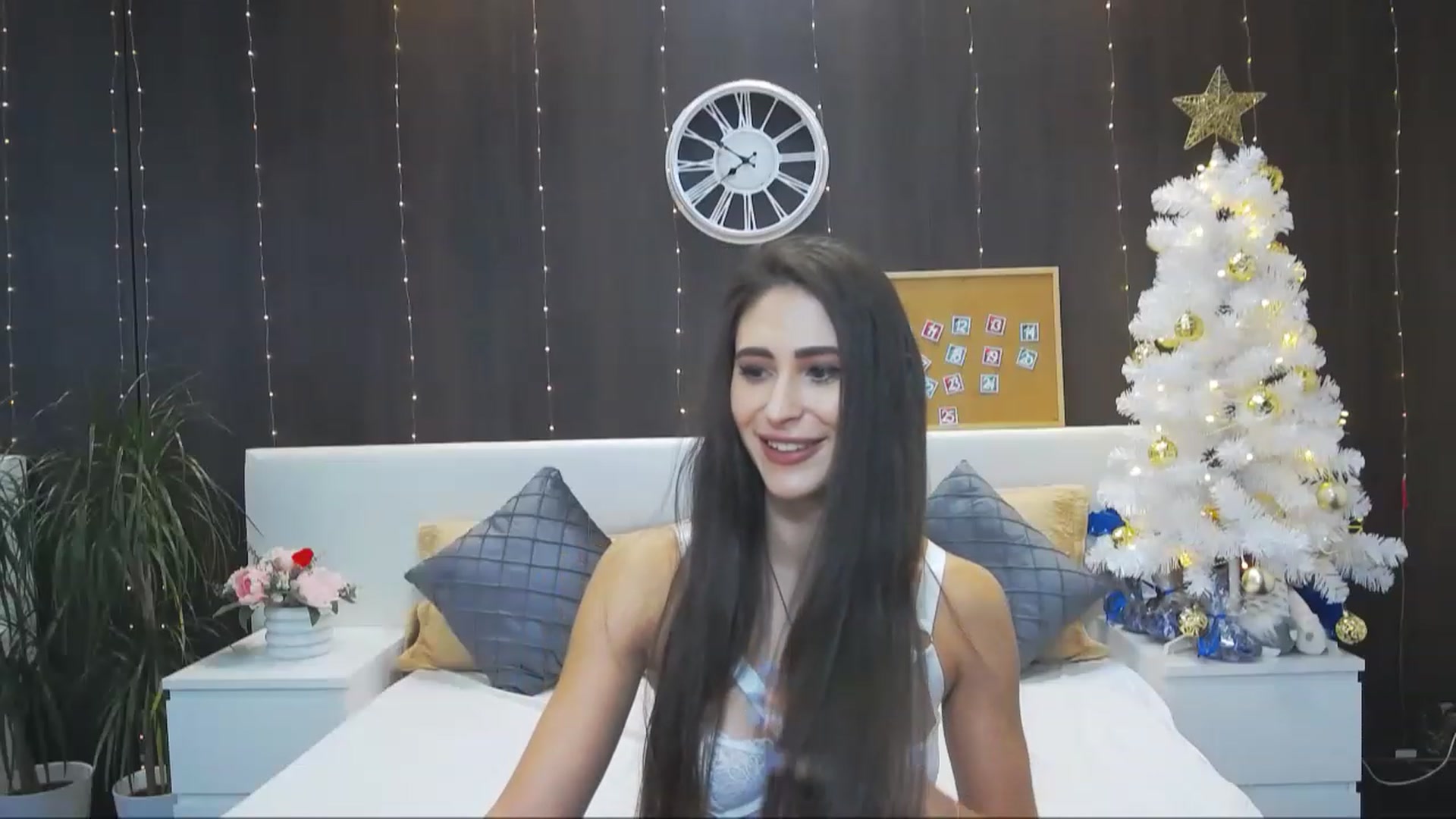 Gallery image thumbnail from MaraHari's myfreecams stream on, 12/11/2022, 18:10 image 19 of 20